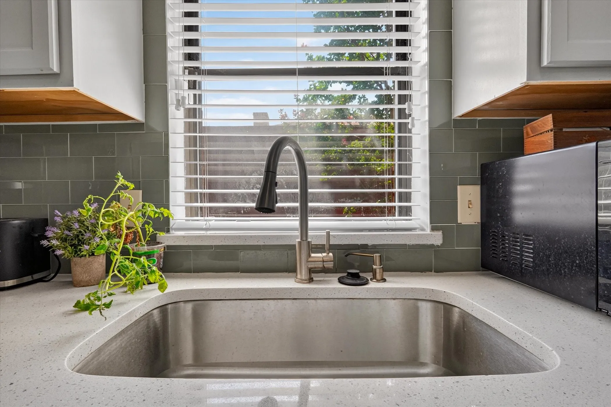 Large farm sink in the kitchen to make dishwashing easier.