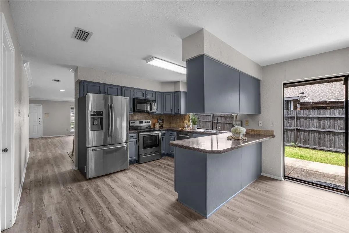Single Family Residence For Sale in Denton County , 3120 Mayfair Drive, Carrollton, Texas 75007, 3 Bedroom, 2 Bathroom, 2 Garage spaces, 1,645 Sqft, built in 1980, mls#21284593, Real Estate Agent in Carrollton, Homes For Sale in Denton county, Homes For Sale in Carrollton, Realtor in Carrollton Texas, Real Estate Brokerage Independent Realty Texas, Luminita Cordes Realtor