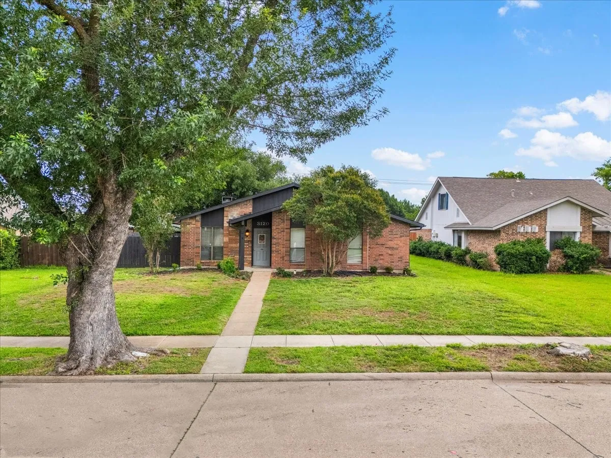 Single Family Residence For Sale in Denton County , 3120 Mayfair Drive, Carrollton, Texas 75007, 3 Bedroom, 2 Bathroom, 2 Garage spaces, 1,645 Sqft, built in 1980, mls#21284593, Real Estate Agent in Carrollton, Homes For Sale in Denton county, Homes For Sale in Carrollton, Realtor in Carrollton Texas, Real Estate Brokerage Independent Realty Texas, Luminita Cordes Realtor