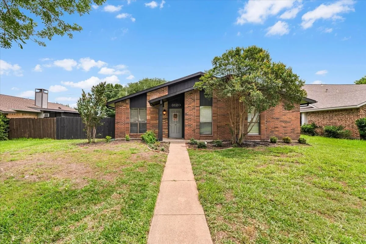 Single Family Residence For Sale in Denton County , 3120 Mayfair Drive, Carrollton, Texas 75007, 3 Bedroom, 2 Bathroom, 2 Garage spaces, 1,645 Sqft, built in 1980, mls#21284593, Real Estate Agent in Carrollton, Homes For Sale in Denton county, Homes For Sale in Carrollton, Realtor in Carrollton Texas, Real Estate Brokerage Independent Realty Texas, Luminita Cordes Realtor