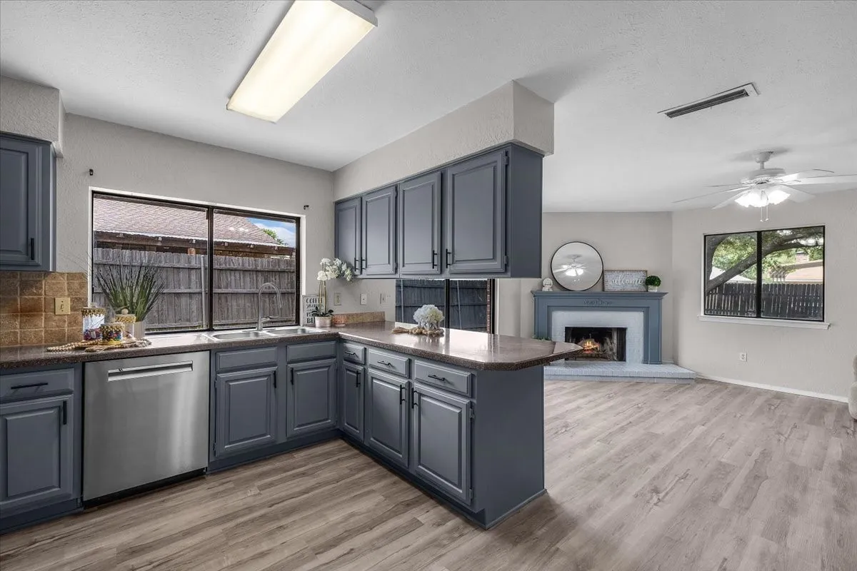 Single Family Residence For Sale in Denton County , 3120 Mayfair Drive, Carrollton, Texas 75007, 3 Bedroom, 2 Bathroom, 2 Garage spaces, 1,645 Sqft, built in 1980, mls#21284593, Real Estate Agent in Carrollton, Homes For Sale in Denton county, Homes For Sale in Carrollton, Realtor in Carrollton Texas, Real Estate Brokerage Independent Realty Texas, Luminita Cordes Realtor