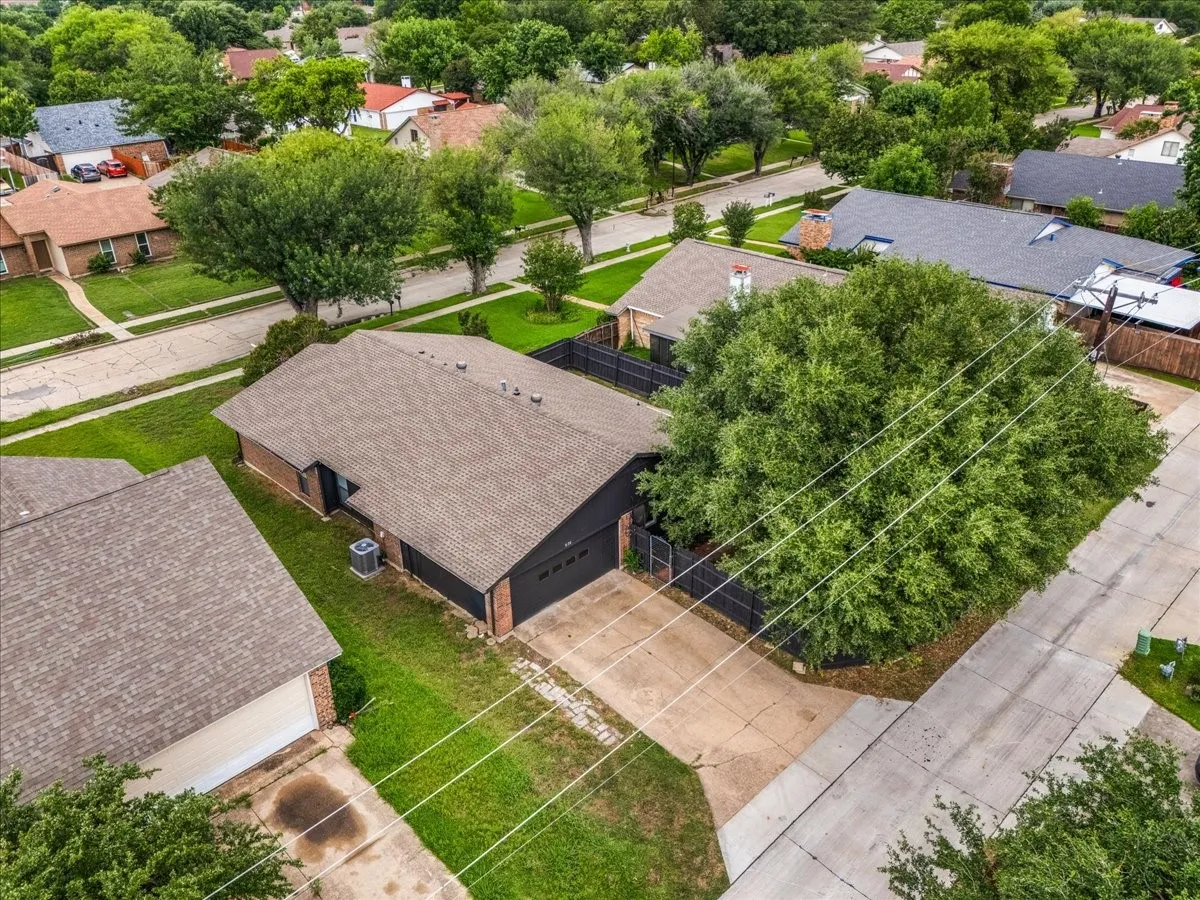 Single Family Residence For Sale in Denton County , 3120 Mayfair Drive, Carrollton, Texas 75007, 3 Bedroom, 2 Bathroom, 2 Garage spaces, 1,645 Sqft, built in 1980, mls#21284593, Real Estate Agent in Carrollton, Homes For Sale in Denton county, Homes For Sale in Carrollton, Realtor in Carrollton Texas, Real Estate Brokerage Independent Realty Texas, Luminita Cordes Realtor