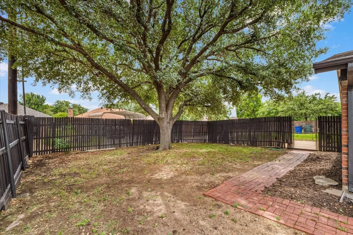 Single Family Residence For Sale in Denton County , 3120 Mayfair Drive, Carrollton, Texas 75007, 3 Bedroom, 2 Bathroom, 2 Garage spaces, 1,645 Sqft, built in 1980, mls#21284593, Real Estate Agent in Carrollton, Homes For Sale in Denton county, Homes For Sale in Carrollton, Realtor in Carrollton Texas, Real Estate Brokerage Independent Realty Texas, Luminita Cordes Realtor