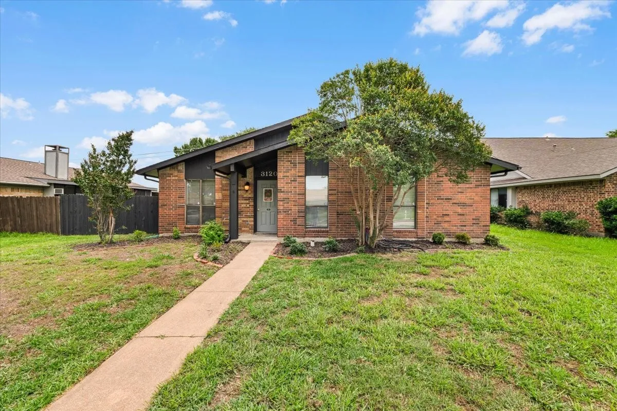Single Family Residence For Sale in Denton County , 3120 Mayfair Drive, Carrollton, Texas 75007, 3 Bedroom, 2 Bathroom, 2 Garage spaces, 1,645 Sqft, built in 1980, mls#21284593, Real Estate Agent in Carrollton, Homes For Sale in Denton county, Homes For Sale in Carrollton, Realtor in Carrollton Texas, Real Estate Brokerage Independent Realty Texas, Luminita Cordes Realtor