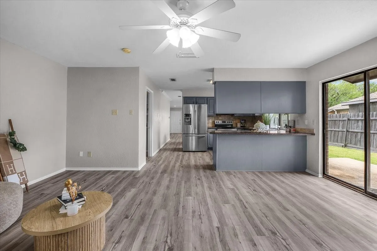 Single Family Residence For Sale in Denton County , 3120 Mayfair Drive, Carrollton, Texas 75007, 3 Bedroom, 2 Bathroom, 2 Garage spaces, 1,645 Sqft, built in 1980, mls#21284593, Real Estate Agent in Carrollton, Homes For Sale in Denton county, Homes For Sale in Carrollton, Realtor in Carrollton Texas, Real Estate Brokerage Independent Realty Texas, Luminita Cordes Realtor
