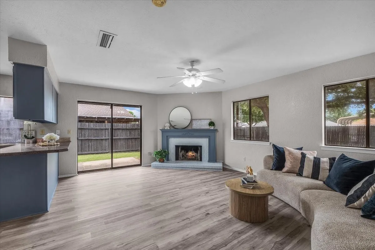 Single Family Residence For Sale in Denton County , 3120 Mayfair Drive, Carrollton, Texas 75007, 3 Bedroom, 2 Bathroom, 2 Garage spaces, 1,645 Sqft, built in 1980, mls#21284593, Real Estate Agent in Carrollton, Homes For Sale in Denton county, Homes For Sale in Carrollton, Realtor in Carrollton Texas, Real Estate Brokerage Independent Realty Texas, Luminita Cordes Realtor