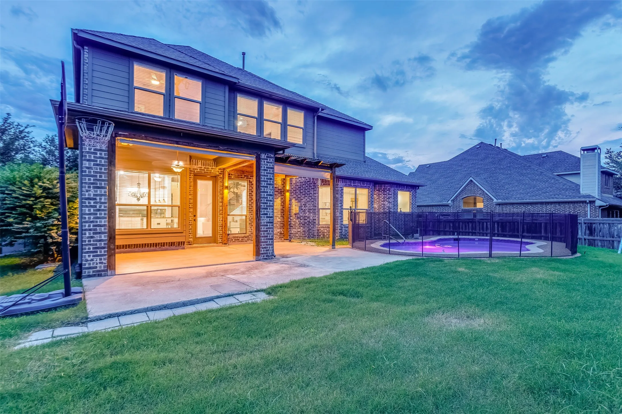 Single Family Residence For Sale in Collin County , 7604 Cindy Lane, Sachse, Texas 75048, 4 Bedroom, 4 Bathroom, 2 Garage spaces, 3,084 Sqft, built in 2012, mls#21275959, Real Estate Agent in Sachse, Homes For Sale in Collin county, Homes For Sale in Sachse, Realtor in Sachse Texas, Real Estate Brokerage Independent Realty Texas, Luminita Cordes Realtor