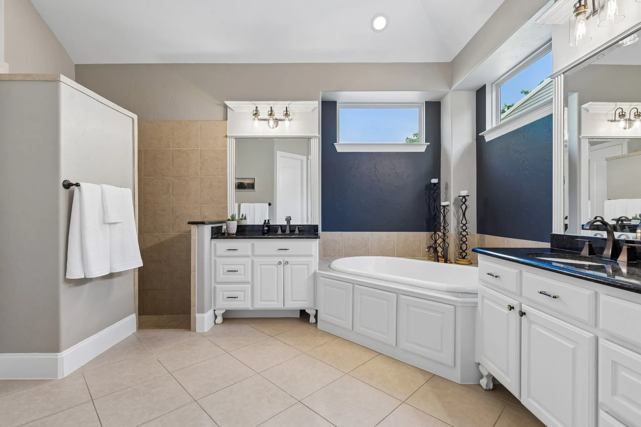 Single Family Residence For Sale in Denton County , 120 Hidden Valley Airpark, Shady Shores, Texas 76208, 3 Bedroom, 4 Bathroom, 3 Garage spaces, 3,445 Sqft, built in 2009, mls#21258980, Real Estate Agent in Shady Shores, Homes For Sale in Denton county, Homes For Sale in Shady Shores, Realtor in Shady Shores Texas, Real Estate Brokerage Independent Realty Texas, Luminita Cordes Realtor