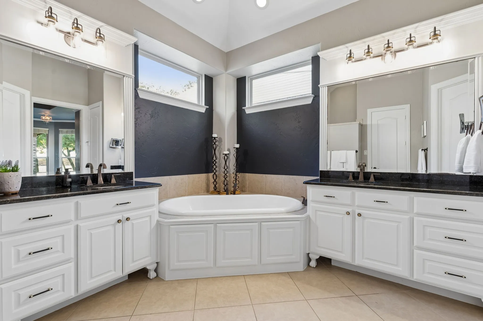 Single Family Residence For Sale in Denton County , 120 Hidden Valley Airpark, Shady Shores, Texas 76208, 3 Bedroom, 4 Bathroom, 3 Garage spaces, 3,445 Sqft, built in 2009, mls#21258980, Real Estate Agent in Shady Shores, Homes For Sale in Denton county, Homes For Sale in Shady Shores, Realtor in Shady Shores Texas, Real Estate Brokerage Independent Realty Texas, Luminita Cordes Realtor