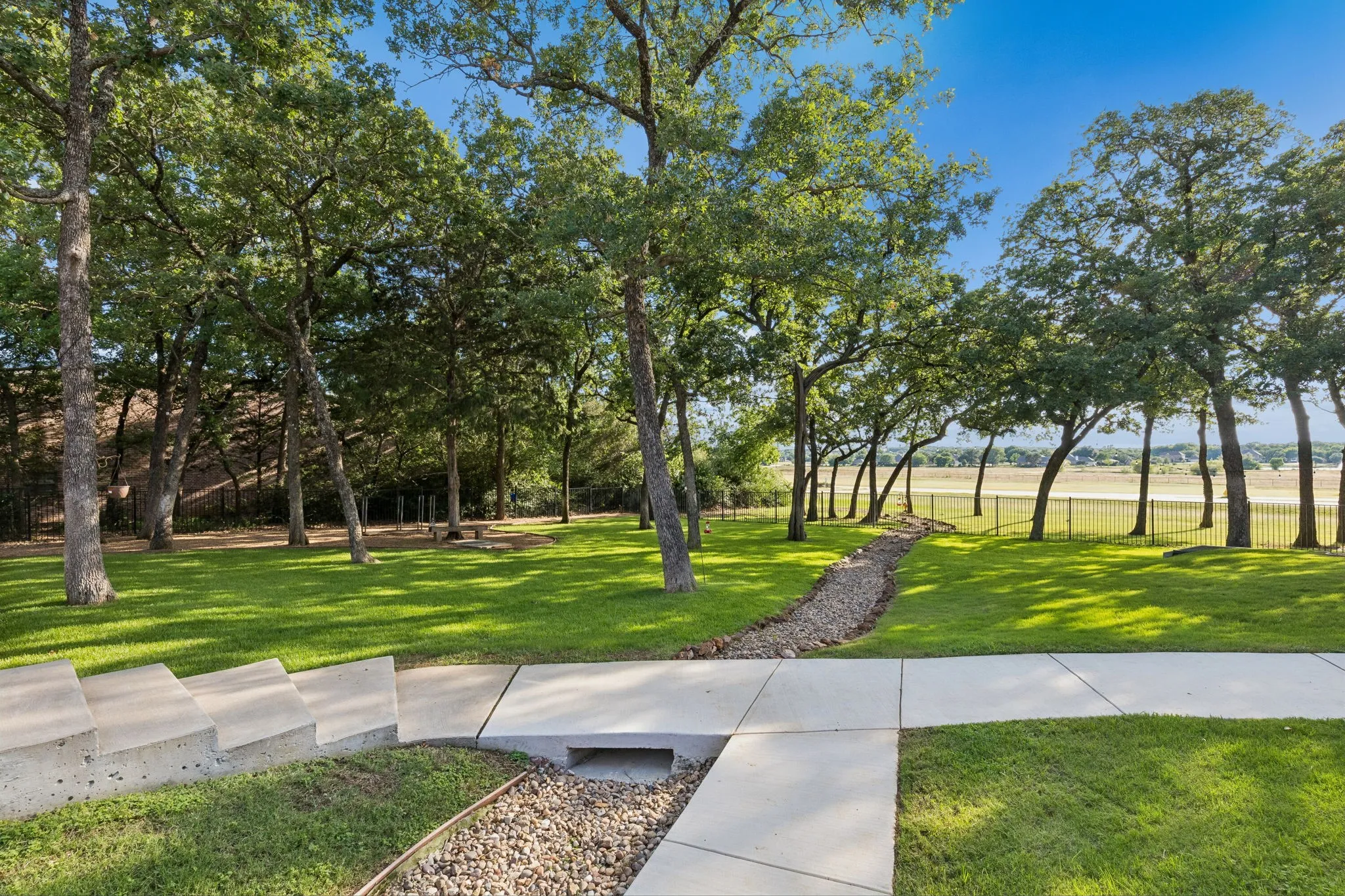 Single Family Residence For Sale in Denton County , 120 Hidden Valley Airpark, Shady Shores, Texas 76208, 3 Bedroom, 4 Bathroom, 3 Garage spaces, 3,445 Sqft, built in 2009, mls#21258980, Real Estate Agent in Shady Shores, Homes For Sale in Denton county, Homes For Sale in Shady Shores, Realtor in Shady Shores Texas, Real Estate Brokerage Independent Realty Texas, Luminita Cordes Realtor
