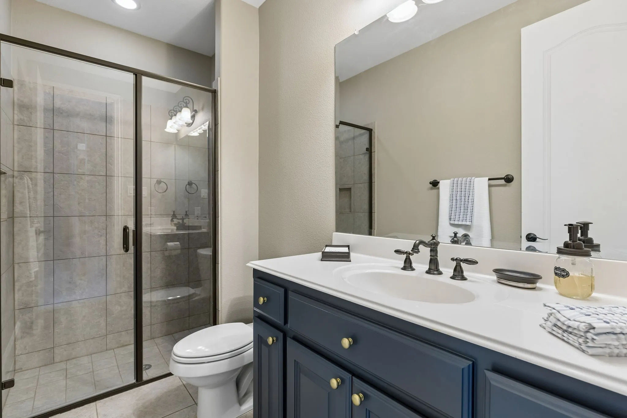Single Family Residence For Sale in Denton County , 120 Hidden Valley Airpark, Shady Shores, Texas 76208, 3 Bedroom, 4 Bathroom, 3 Garage spaces, 3,445 Sqft, built in 2009, mls#21258980, Real Estate Agent in Shady Shores, Homes For Sale in Denton county, Homes For Sale in Shady Shores, Realtor in Shady Shores Texas, Real Estate Brokerage Independent Realty Texas, Luminita Cordes Realtor