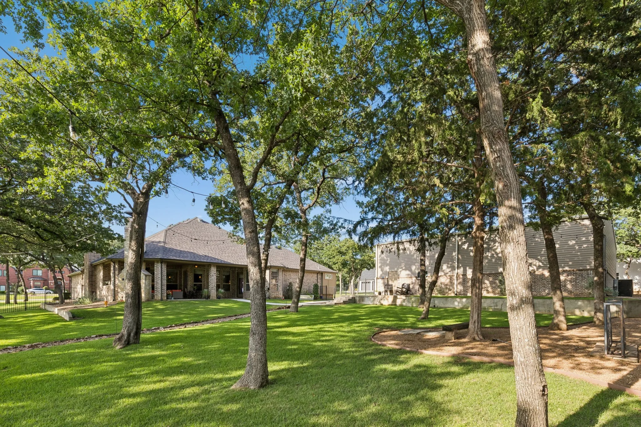 Single Family Residence For Sale in Denton County , 120 Hidden Valley Airpark, Shady Shores, Texas 76208, 3 Bedroom, 4 Bathroom, 3 Garage spaces, 3,445 Sqft, built in 2009, mls#21258980, Real Estate Agent in Shady Shores, Homes For Sale in Denton county, Homes For Sale in Shady Shores, Realtor in Shady Shores Texas, Real Estate Brokerage Independent Realty Texas, Luminita Cordes Realtor