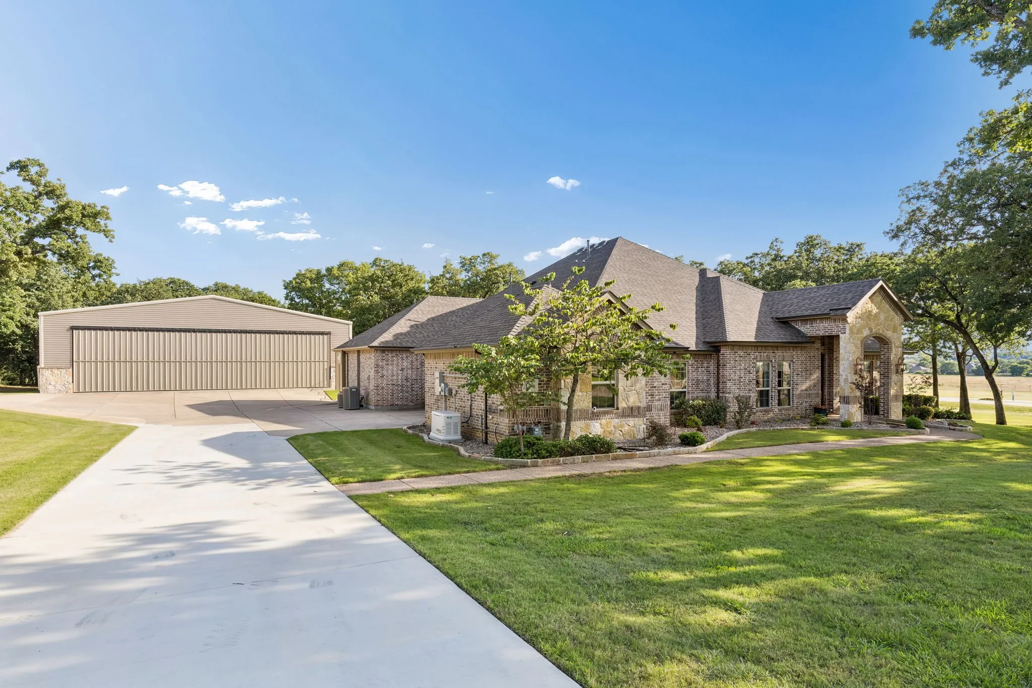 Single Family Residence For Sale in Denton County , 120 Hidden Valley Airpark, Shady Shores, Texas 76208, 3 Bedroom, 4 Bathroom, 3 Garage spaces, 3,445 Sqft, built in 2009, mls#21258980, Real Estate Agent in Shady Shores, Homes For Sale in Denton county, Homes For Sale in Shady Shores, Realtor in Shady Shores Texas, Real Estate Brokerage Independent Realty Texas, Luminita Cordes Realtor