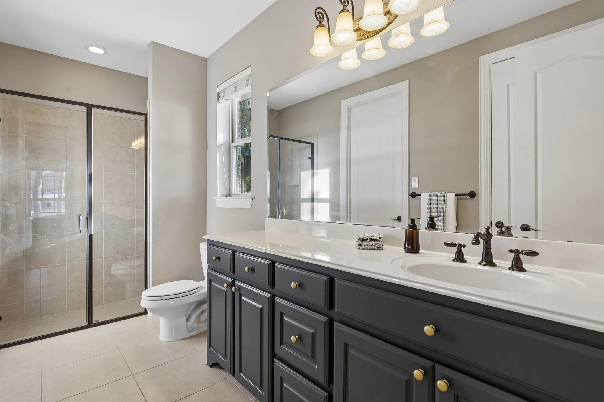 Single Family Residence For Sale in Denton County , 120 Hidden Valley Airpark, Shady Shores, Texas 76208, 3 Bedroom, 4 Bathroom, 3 Garage spaces, 3,445 Sqft, built in 2009, mls#21258980, Real Estate Agent in Shady Shores, Homes For Sale in Denton county, Homes For Sale in Shady Shores, Realtor in Shady Shores Texas, Real Estate Brokerage Independent Realty Texas, Luminita Cordes Realtor