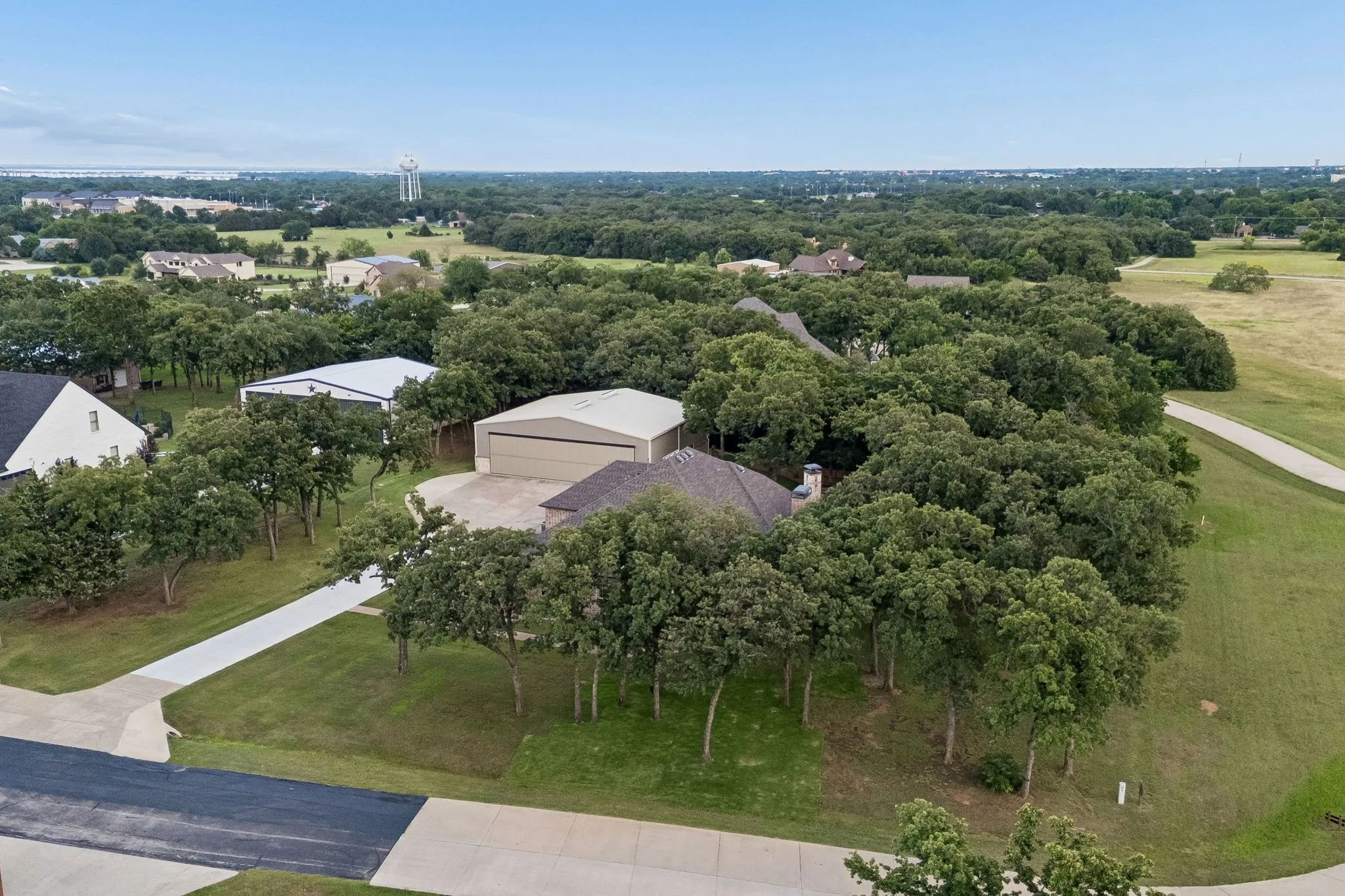 Single Family Residence For Sale in Denton County , 120 Hidden Valley Airpark, Shady Shores, Texas 76208, 3 Bedroom, 4 Bathroom, 3 Garage spaces, 3,445 Sqft, built in 2009, mls#21258980, Real Estate Agent in Shady Shores, Homes For Sale in Denton county, Homes For Sale in Shady Shores, Realtor in Shady Shores Texas, Real Estate Brokerage Independent Realty Texas, Luminita Cordes Realtor