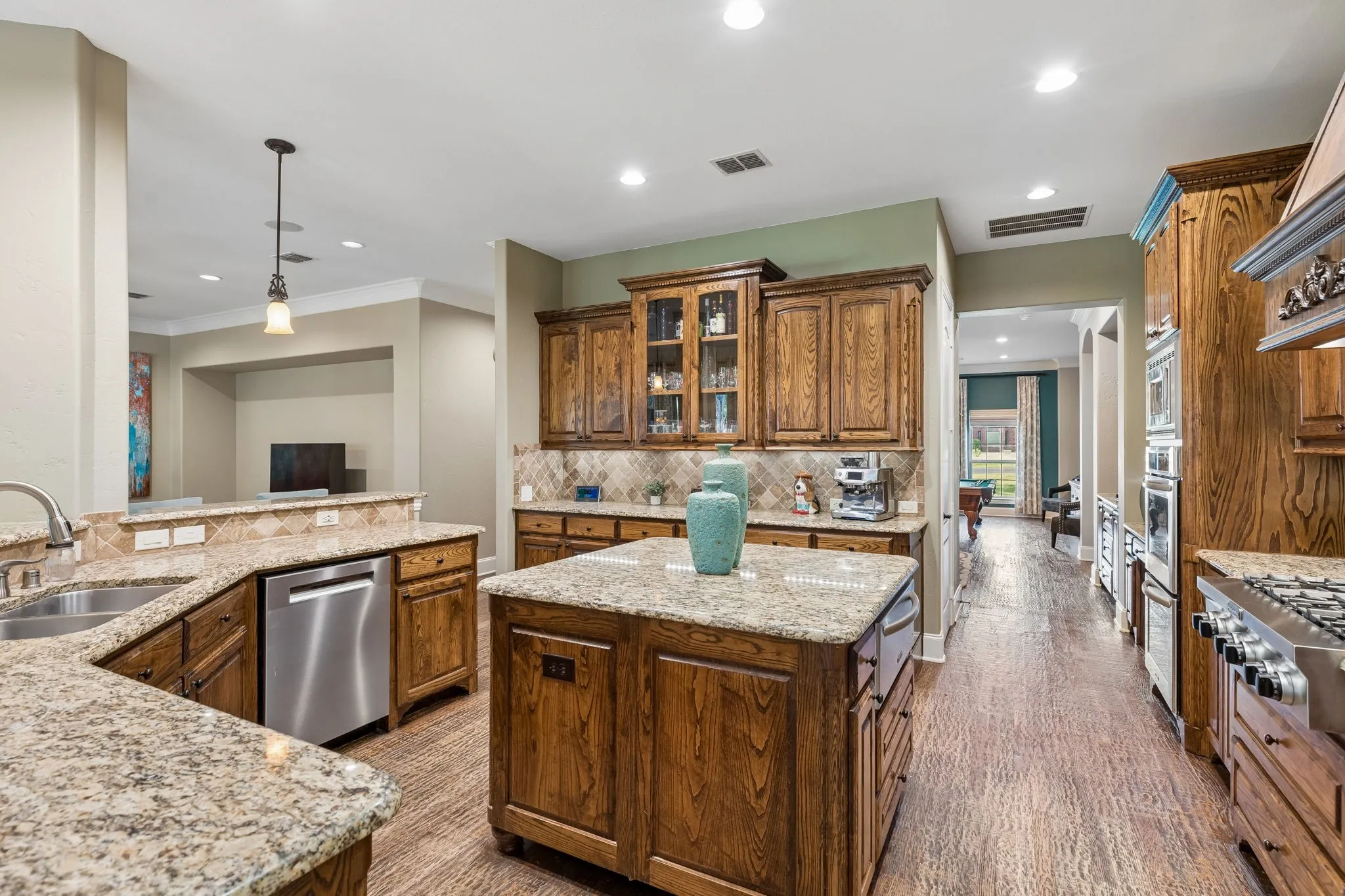 Single Family Residence For Sale in Denton County , 120 Hidden Valley Airpark, Shady Shores, Texas 76208, 3 Bedroom, 4 Bathroom, 3 Garage spaces, 3,445 Sqft, built in 2009, mls#21258980, Real Estate Agent in Shady Shores, Homes For Sale in Denton county, Homes For Sale in Shady Shores, Realtor in Shady Shores Texas, Real Estate Brokerage Independent Realty Texas, Luminita Cordes Realtor