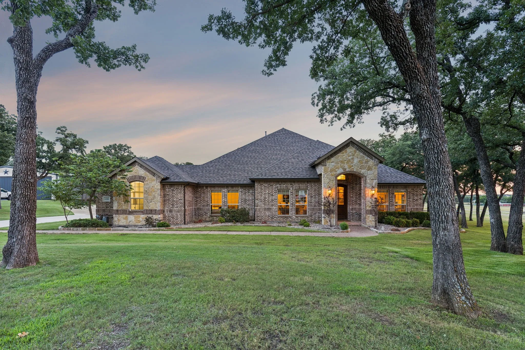 Single Family Residence For Sale in Denton County , 120 Hidden Valley Airpark, Shady Shores, Texas 76208, 3 Bedroom, 4 Bathroom, 3 Garage spaces, 3,445 Sqft, built in 2009, mls#21258980, Real Estate Agent in Shady Shores, Homes For Sale in Denton county, Homes For Sale in Shady Shores, Realtor in Shady Shores Texas, Real Estate Brokerage Independent Realty Texas, Luminita Cordes Realtor