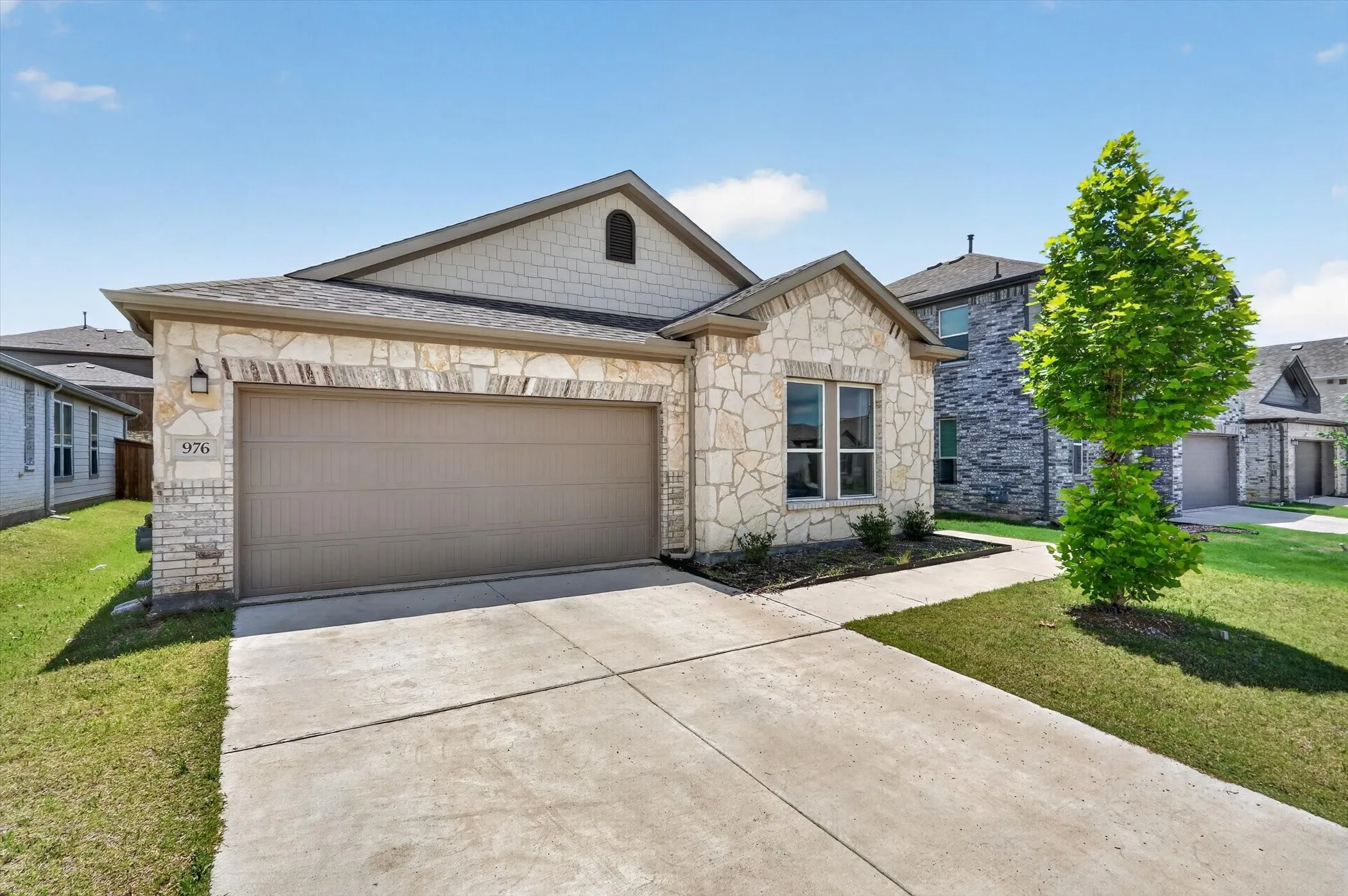 Single Family Residence For Sale in Denton County , 976 Brock Drive, Aubrey, Texas 76227, 4 Bedroom, 2 Bathroom, 2 Garage spaces, 2,133 Sqft, built in 2023, mls#21285796, Real Estate Agent in Aubrey, Homes For Sale in Denton county, Homes For Sale in Aubrey, Realtor in Aubrey Texas, Real Estate Brokerage Independent Realty Texas, Luminita Cordes Realtor