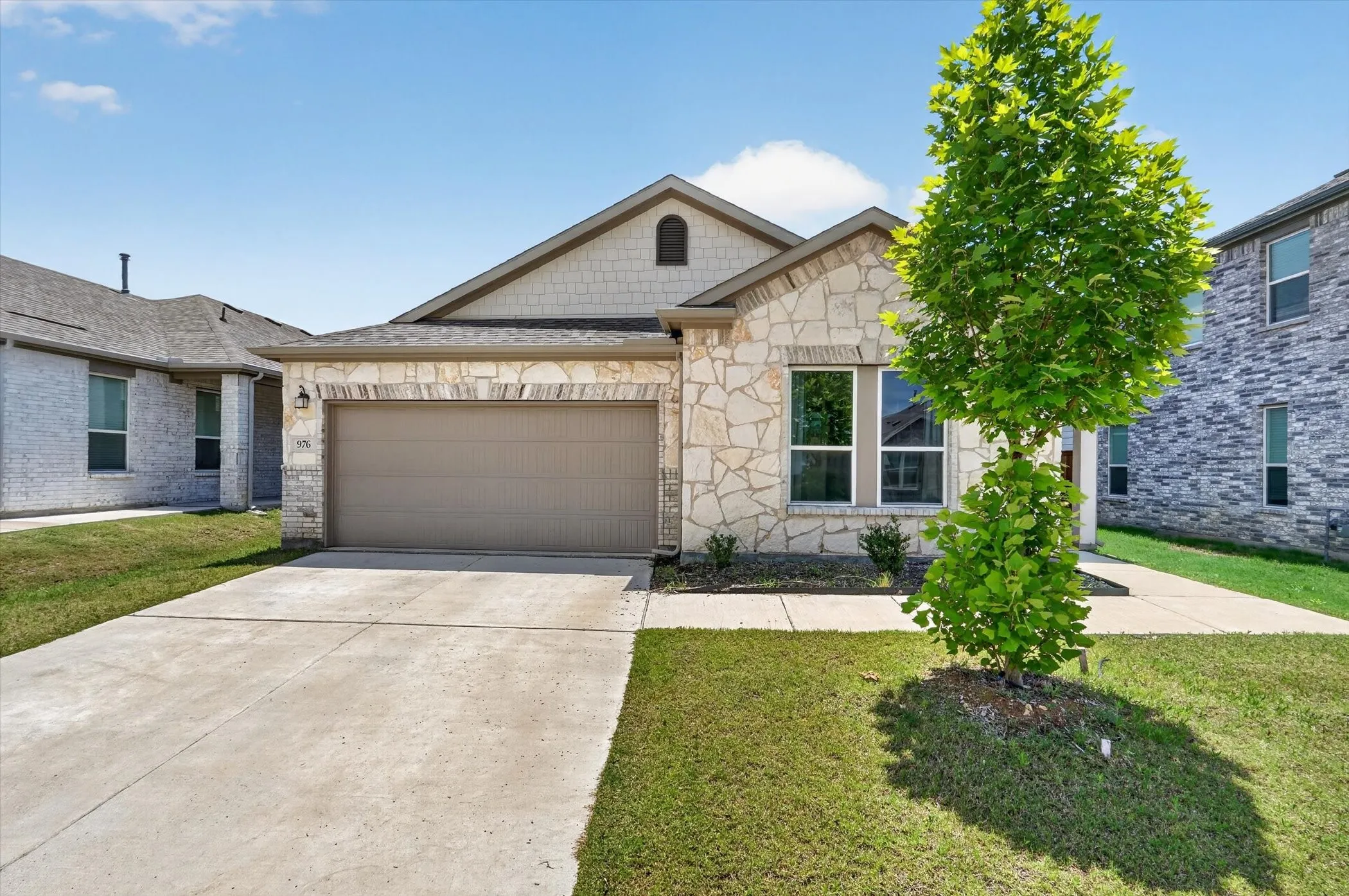 Single Family Residence For Sale in Denton County , 976 Brock Drive, Aubrey, Texas 76227, 4 Bedroom, 2 Bathroom, 2 Garage spaces, 2,133 Sqft, built in 2023, mls#21285796, Real Estate Agent in Aubrey, Homes For Sale in Denton county, Homes For Sale in Aubrey, Realtor in Aubrey Texas, Real Estate Brokerage Independent Realty Texas, Luminita Cordes Realtor