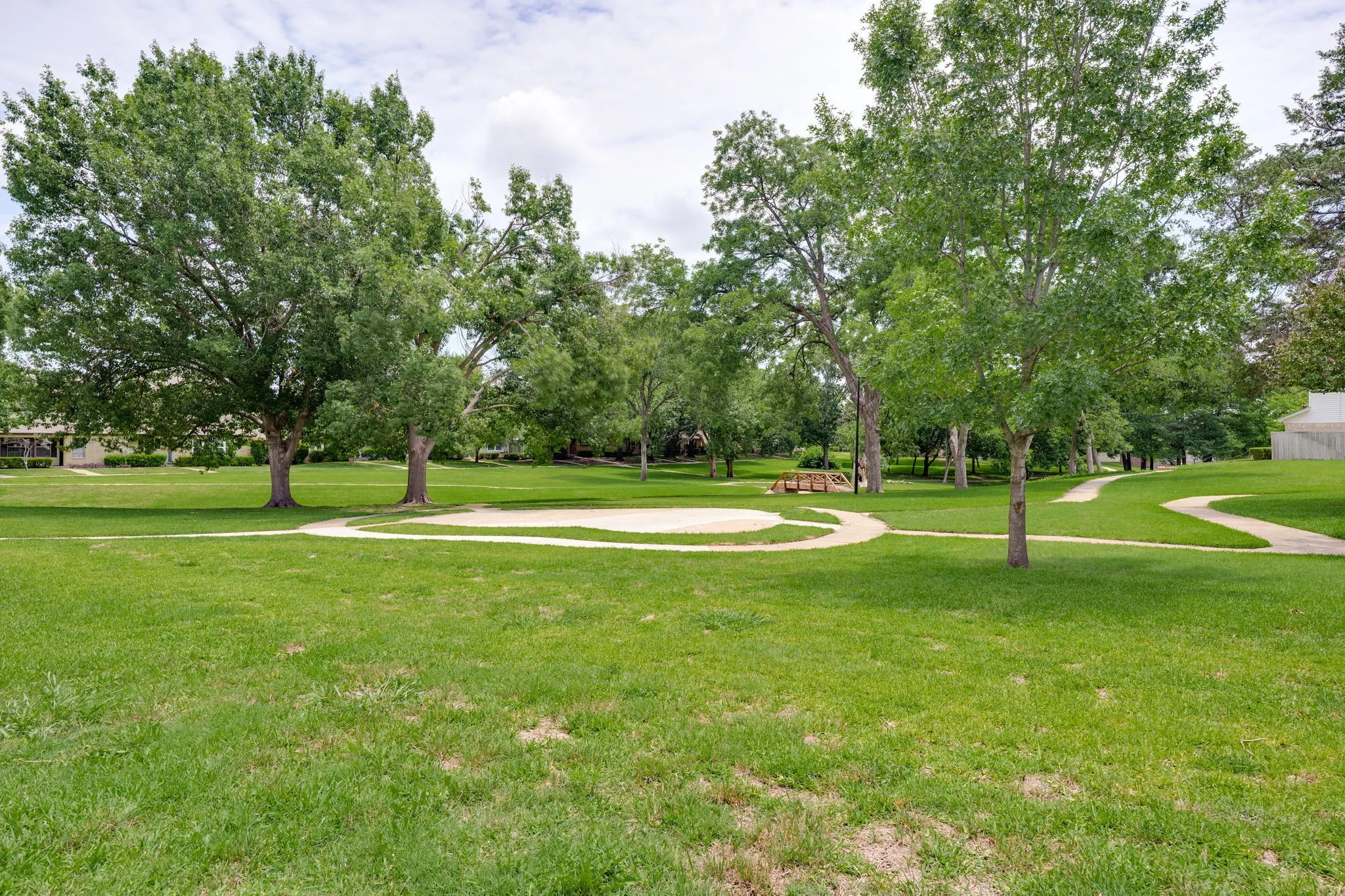 Townhouse For Sale in Dallas County , 4803 Rollingwood Court, Garland, Texas 75043, 2 Bedroom, 3 Bathroom, Garage spaces, 1,564 Sqft, built in 1973, mls#21285802, Real Estate Agent in Garland, Homes For Sale in Dallas county, Homes For Sale in Garland, Realtor in Garland Texas, Real Estate Brokerage Independent Realty Texas, Luminita Cordes Realtor