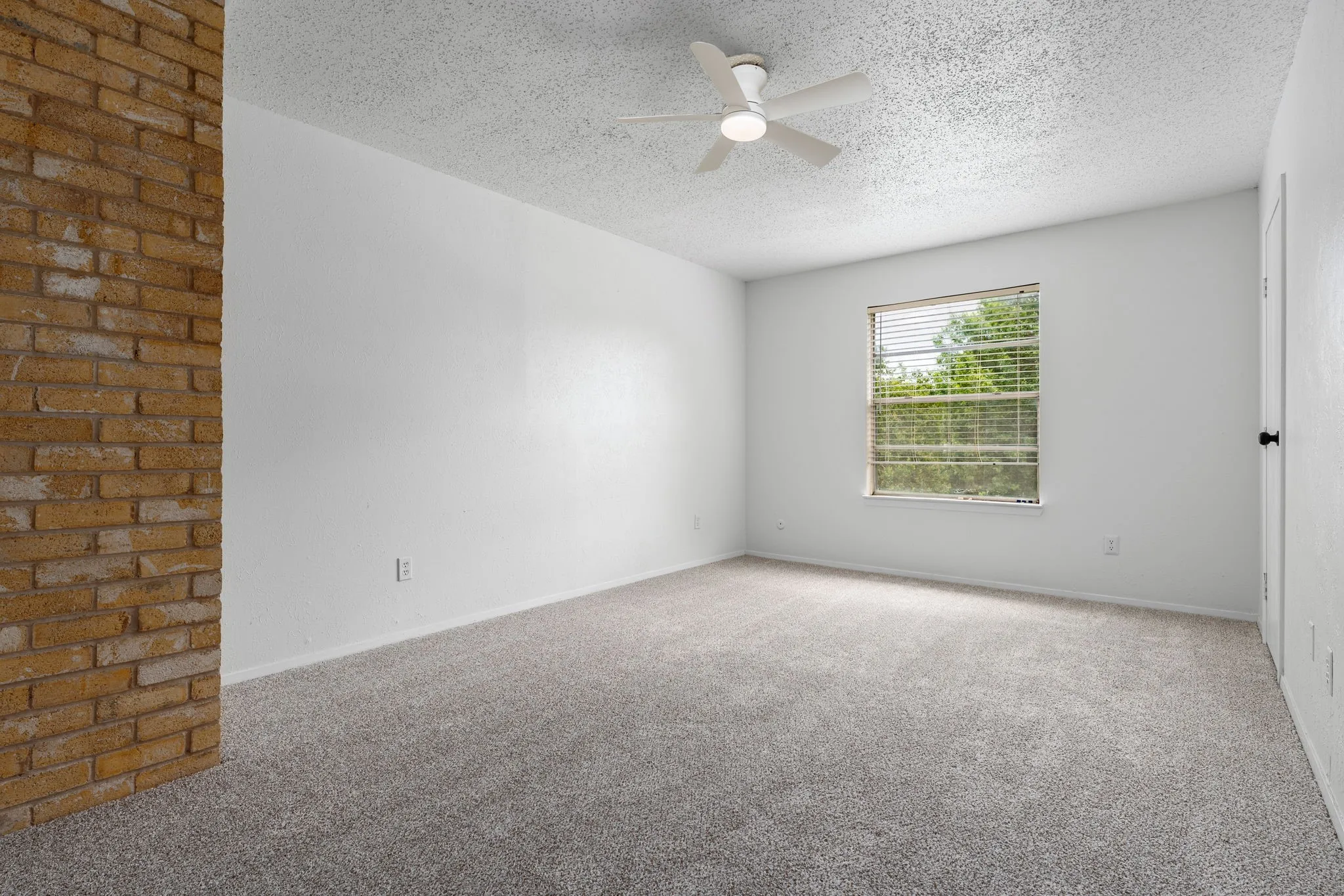 Townhouse For Sale in Dallas County , 4803 Rollingwood Court, Garland, Texas 75043, 2 Bedroom, 3 Bathroom, Garage spaces, 1,564 Sqft, built in 1973, mls#21285802, Real Estate Agent in Garland, Homes For Sale in Dallas county, Homes For Sale in Garland, Realtor in Garland Texas, Real Estate Brokerage Independent Realty Texas, Luminita Cordes Realtor