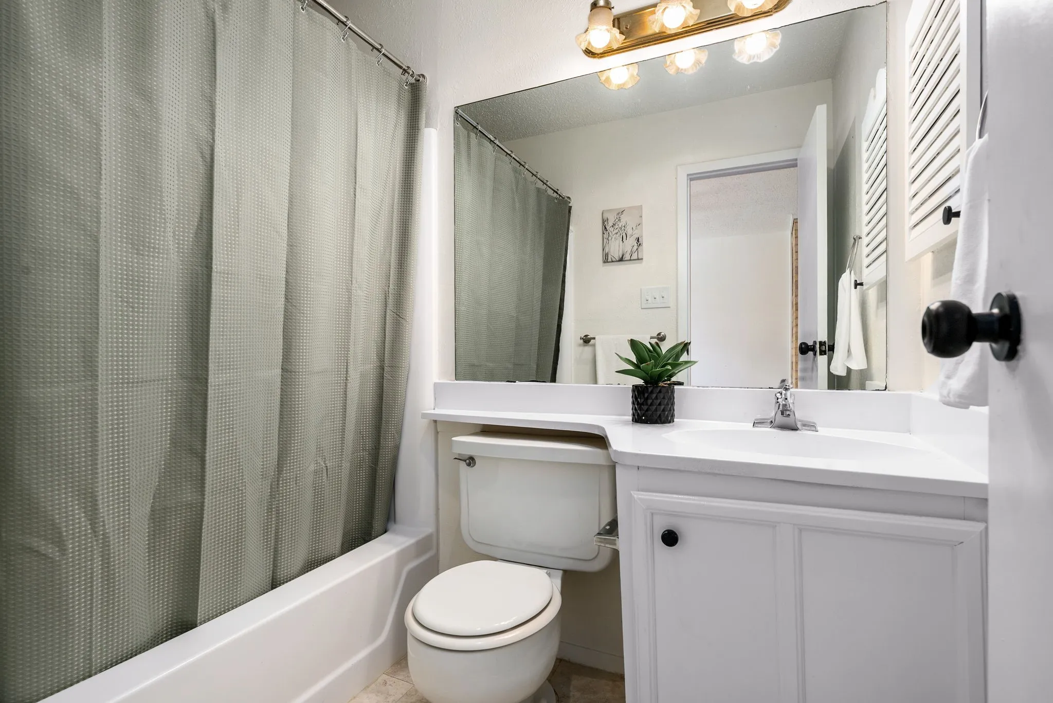 Townhouse For Sale in Dallas County , 4803 Rollingwood Court, Garland, Texas 75043, 2 Bedroom, 3 Bathroom, Garage spaces, 1,564 Sqft, built in 1973, mls#21285802, Real Estate Agent in Garland, Homes For Sale in Dallas county, Homes For Sale in Garland, Realtor in Garland Texas, Real Estate Brokerage Independent Realty Texas, Luminita Cordes Realtor