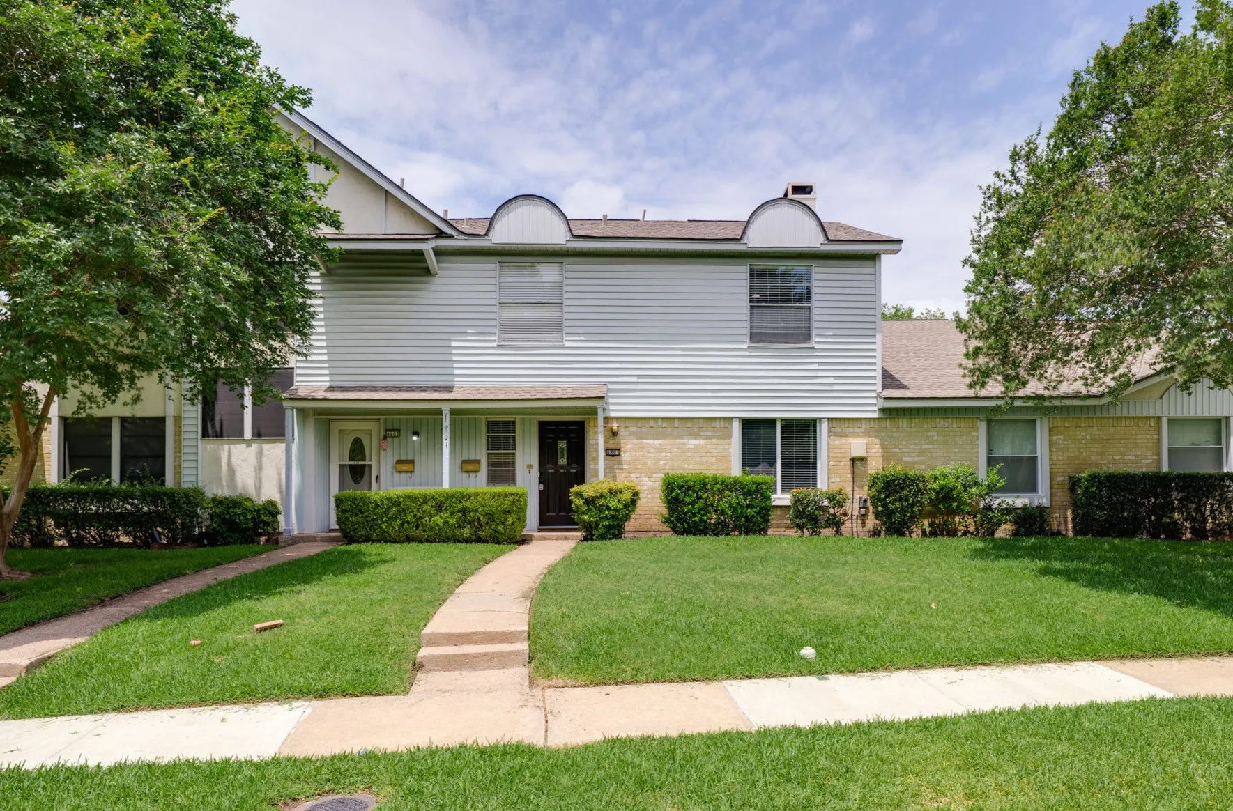 Townhouse For Sale in Dallas County , 4803 Rollingwood Court, Garland, Texas 75043, 2 Bedroom, 3 Bathroom, Garage spaces, 1,564 Sqft, built in 1973, mls#21285802, Real Estate Agent in Garland, Homes For Sale in Dallas county, Homes For Sale in Garland, Realtor in Garland Texas, Real Estate Brokerage Independent Realty Texas, Luminita Cordes Realtor