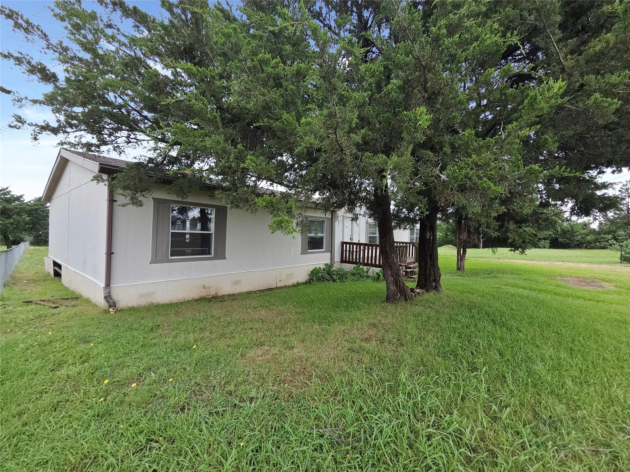 Mobile Home For Sale in Cooke County , 327 County Road 160, Whitesboro, Texas 76273, 4 Bedroom, 2 Bathroom, Garage spaces, 2,280 Sqft, built in 2008, mls#21285815, Real Estate Agent in Whitesboro, Homes For Sale in Cooke county, Homes For Sale in Whitesboro, Realtor in Whitesboro Texas, Real Estate Brokerage Independent Realty Texas, Luminita Cordes Realtor