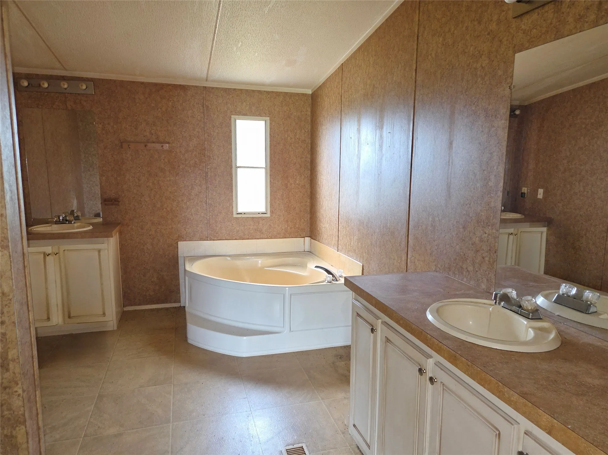Mobile Home For Sale in Cooke County , 327 County Road 160, Whitesboro, Texas 76273, 4 Bedroom, 2 Bathroom, Garage spaces, 2,280 Sqft, built in 2008, mls#21285815, Real Estate Agent in Whitesboro, Homes For Sale in Cooke county, Homes For Sale in Whitesboro, Realtor in Whitesboro Texas, Real Estate Brokerage Independent Realty Texas, Luminita Cordes Realtor