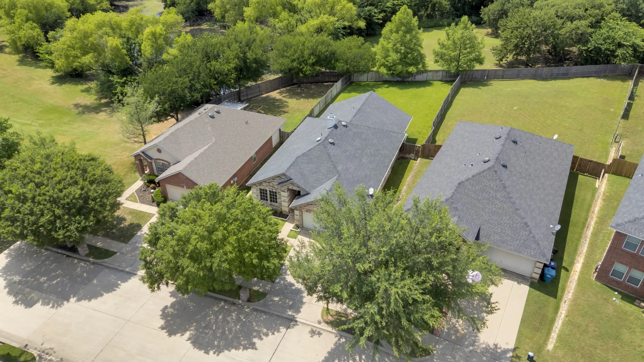 Single Family Residence For Sale in Denton County , 3209 Clydesdale Drive, Denton, Texas 76210, 3 Bedroom, 2 Bathroom, 2 Garage spaces, 1,653 Sqft, built in 2007, mls#21283269, Real Estate Agent in Denton, Homes For Sale in Denton county, Homes For Sale in Denton, Realtor in Denton Texas, Real Estate Brokerage Independent Realty Texas, Luminita Cordes Realtor