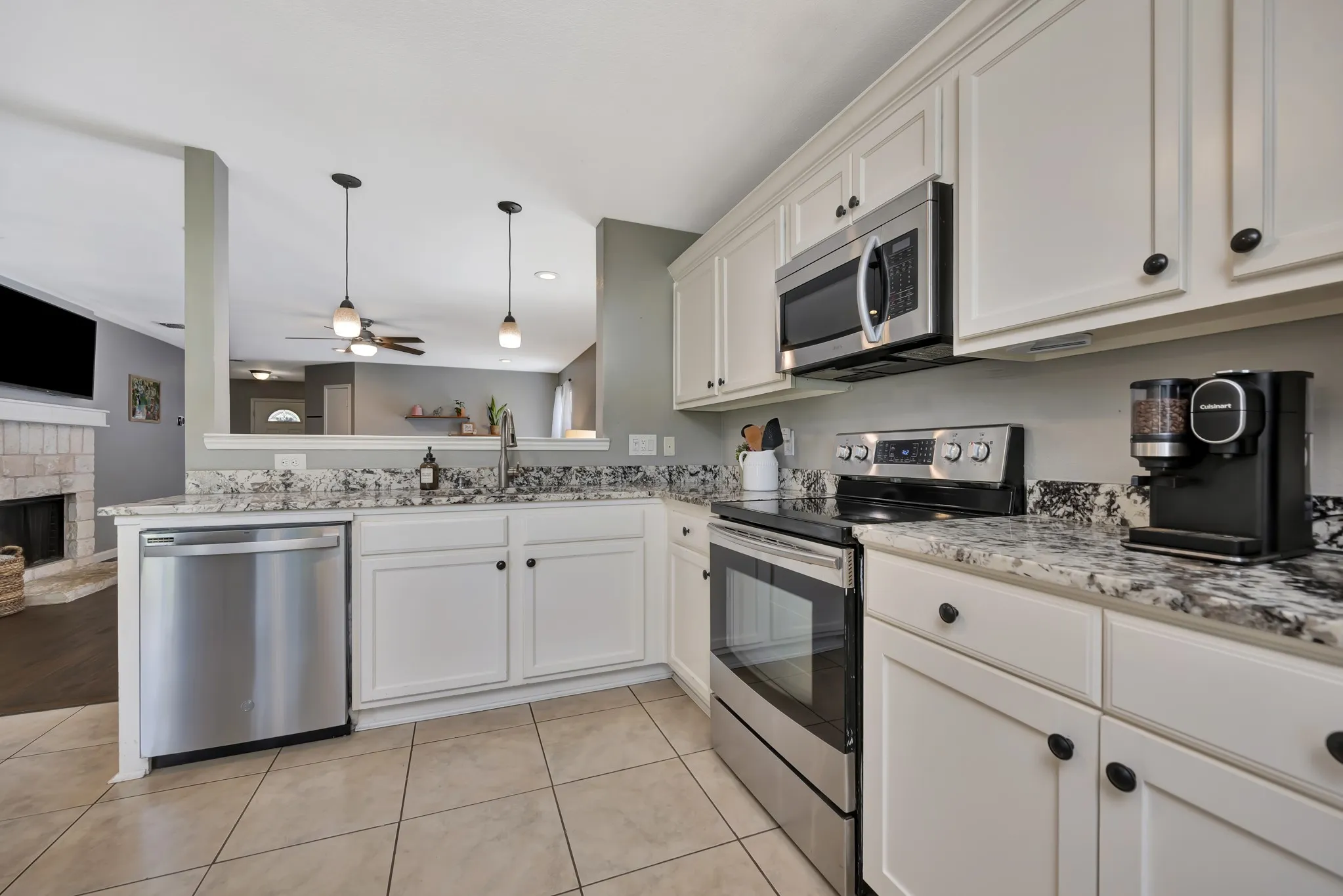 Single Family Residence For Sale in Denton County , 3209 Clydesdale Drive, Denton, Texas 76210, 3 Bedroom, 2 Bathroom, 2 Garage spaces, 1,653 Sqft, built in 2007, mls#21283269, Real Estate Agent in Denton, Homes For Sale in Denton county, Homes For Sale in Denton, Realtor in Denton Texas, Real Estate Brokerage Independent Realty Texas, Luminita Cordes Realtor