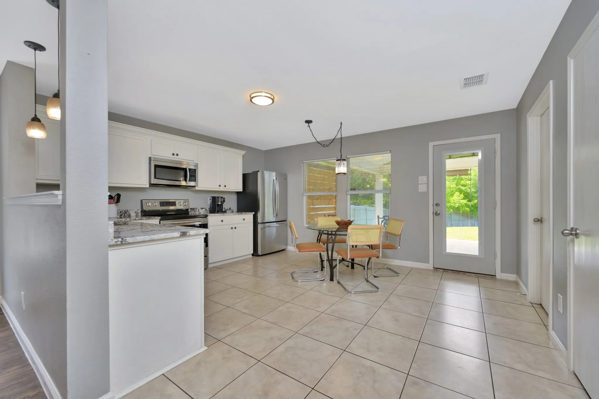 Single Family Residence For Sale in Denton County , 3209 Clydesdale Drive, Denton, Texas 76210, 3 Bedroom, 2 Bathroom, 2 Garage spaces, 1,653 Sqft, built in 2007, mls#21283269, Real Estate Agent in Denton, Homes For Sale in Denton county, Homes For Sale in Denton, Realtor in Denton Texas, Real Estate Brokerage Independent Realty Texas, Luminita Cordes Realtor