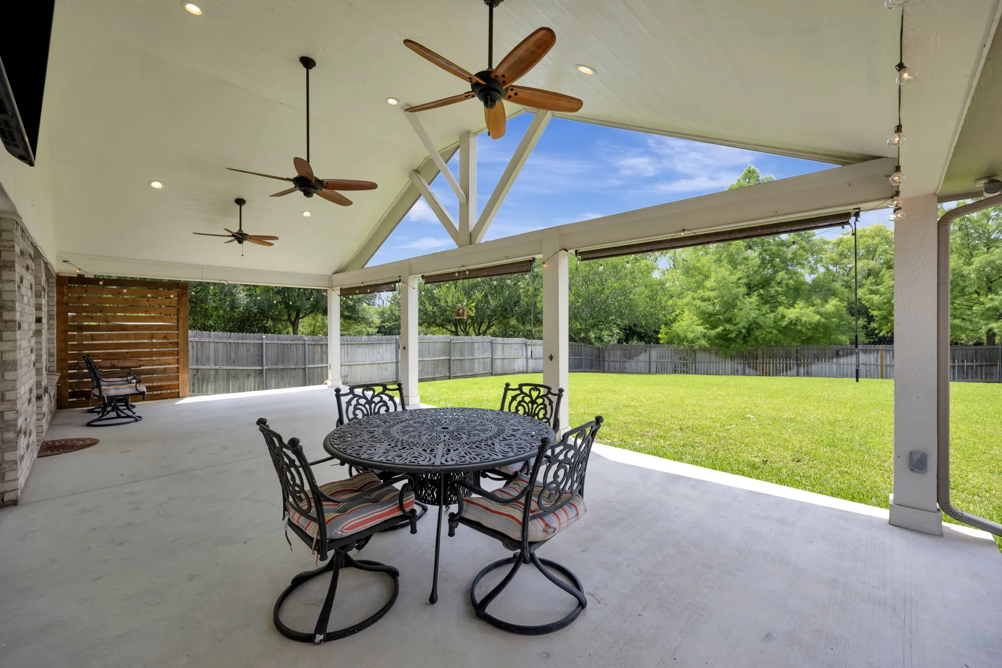 Single Family Residence For Sale in Denton County , 3209 Clydesdale Drive, Denton, Texas 76210, 3 Bedroom, 2 Bathroom, 2 Garage spaces, 1,653 Sqft, built in 2007, mls#21283269, Real Estate Agent in Denton, Homes For Sale in Denton county, Homes For Sale in Denton, Realtor in Denton Texas, Real Estate Brokerage Independent Realty Texas, Luminita Cordes Realtor