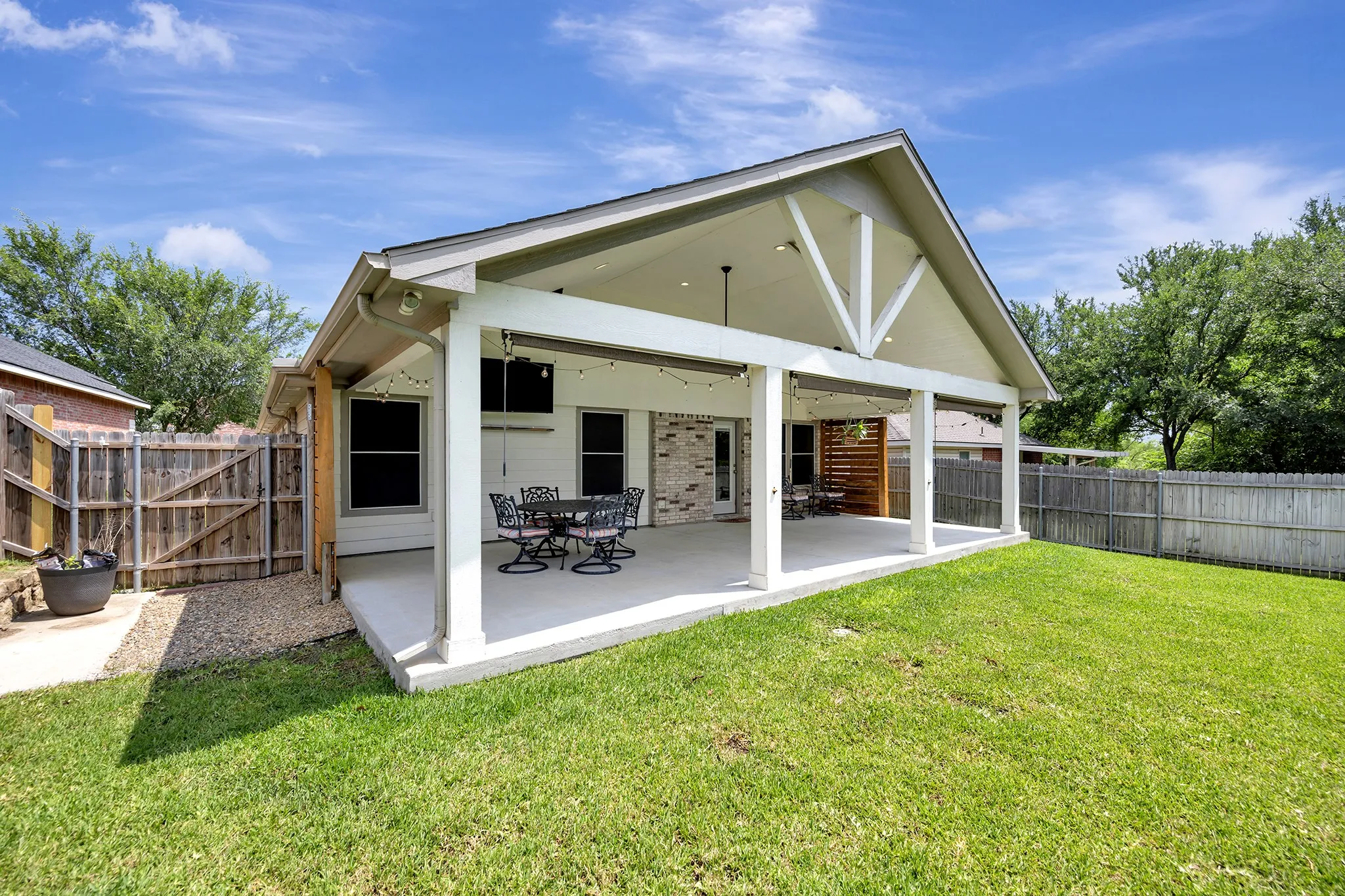 Single Family Residence For Sale in Denton County , 3209 Clydesdale Drive, Denton, Texas 76210, 3 Bedroom, 2 Bathroom, 2 Garage spaces, 1,653 Sqft, built in 2007, mls#21283269, Real Estate Agent in Denton, Homes For Sale in Denton county, Homes For Sale in Denton, Realtor in Denton Texas, Real Estate Brokerage Independent Realty Texas, Luminita Cordes Realtor