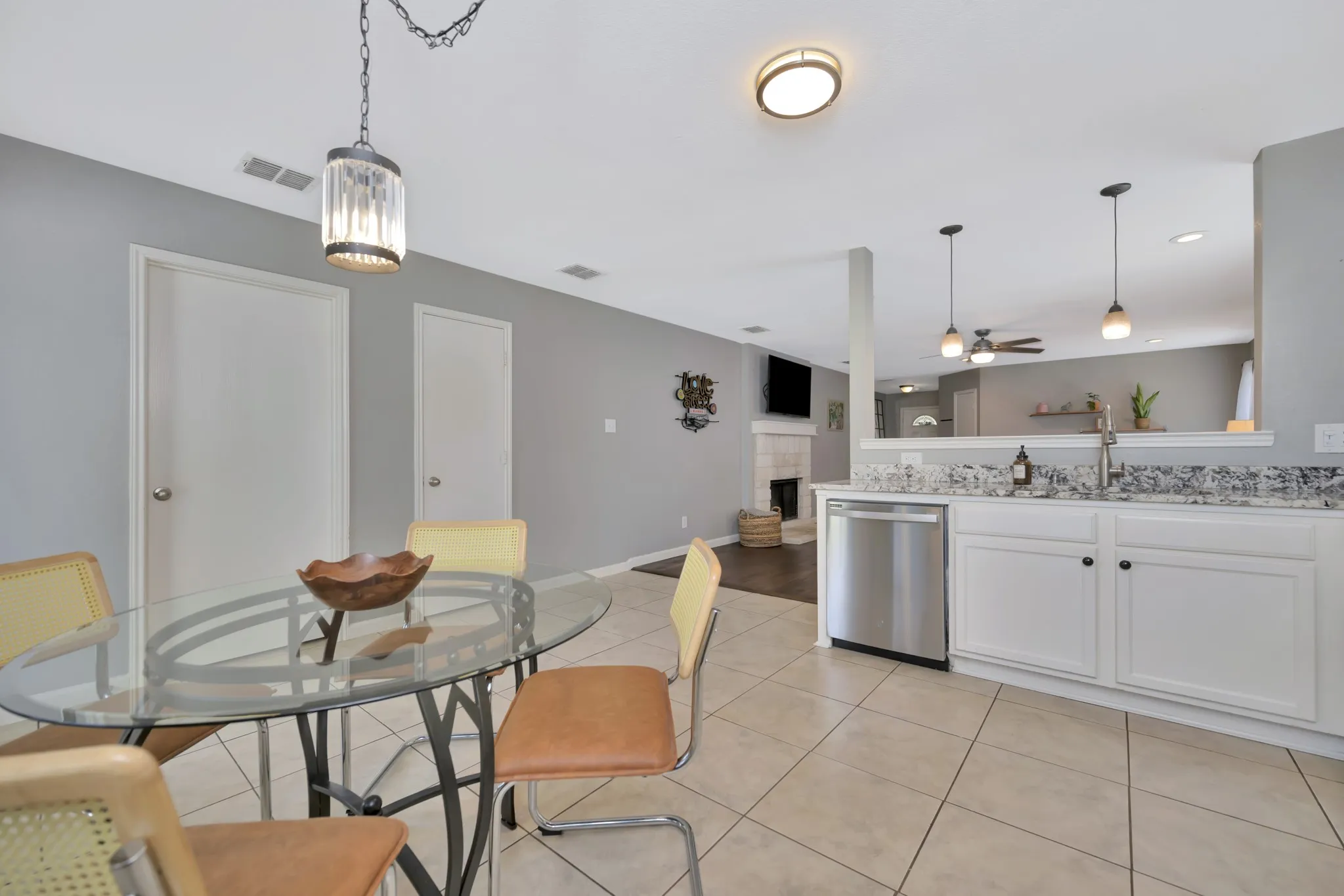 Single Family Residence For Sale in Denton County , 3209 Clydesdale Drive, Denton, Texas 76210, 3 Bedroom, 2 Bathroom, 2 Garage spaces, 1,653 Sqft, built in 2007, mls#21283269, Real Estate Agent in Denton, Homes For Sale in Denton county, Homes For Sale in Denton, Realtor in Denton Texas, Real Estate Brokerage Independent Realty Texas, Luminita Cordes Realtor