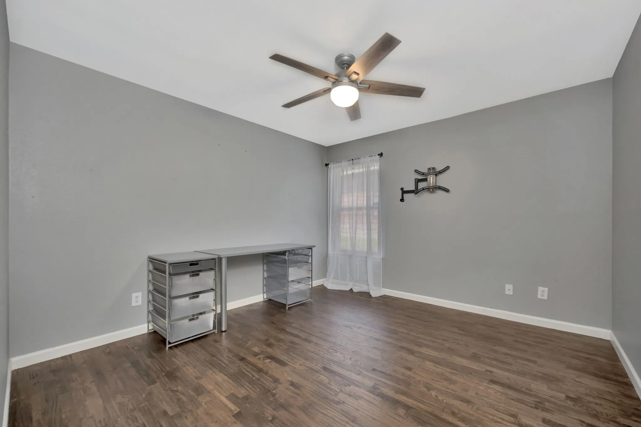 Single Family Residence For Sale in Denton County , 3209 Clydesdale Drive, Denton, Texas 76210, 3 Bedroom, 2 Bathroom, 2 Garage spaces, 1,653 Sqft, built in 2007, mls#21283269, Real Estate Agent in Denton, Homes For Sale in Denton county, Homes For Sale in Denton, Realtor in Denton Texas, Real Estate Brokerage Independent Realty Texas, Luminita Cordes Realtor