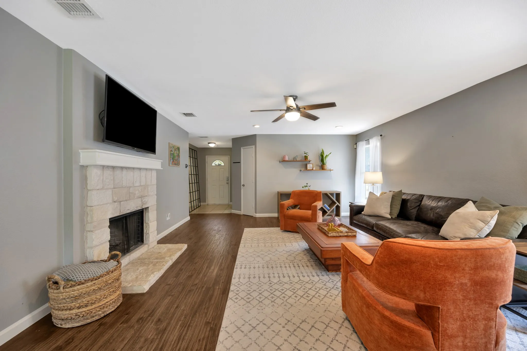 Single Family Residence For Sale in Denton County , 3209 Clydesdale Drive, Denton, Texas 76210, 3 Bedroom, 2 Bathroom, 2 Garage spaces, 1,653 Sqft, built in 2007, mls#21283269, Real Estate Agent in Denton, Homes For Sale in Denton county, Homes For Sale in Denton, Realtor in Denton Texas, Real Estate Brokerage Independent Realty Texas, Luminita Cordes Realtor