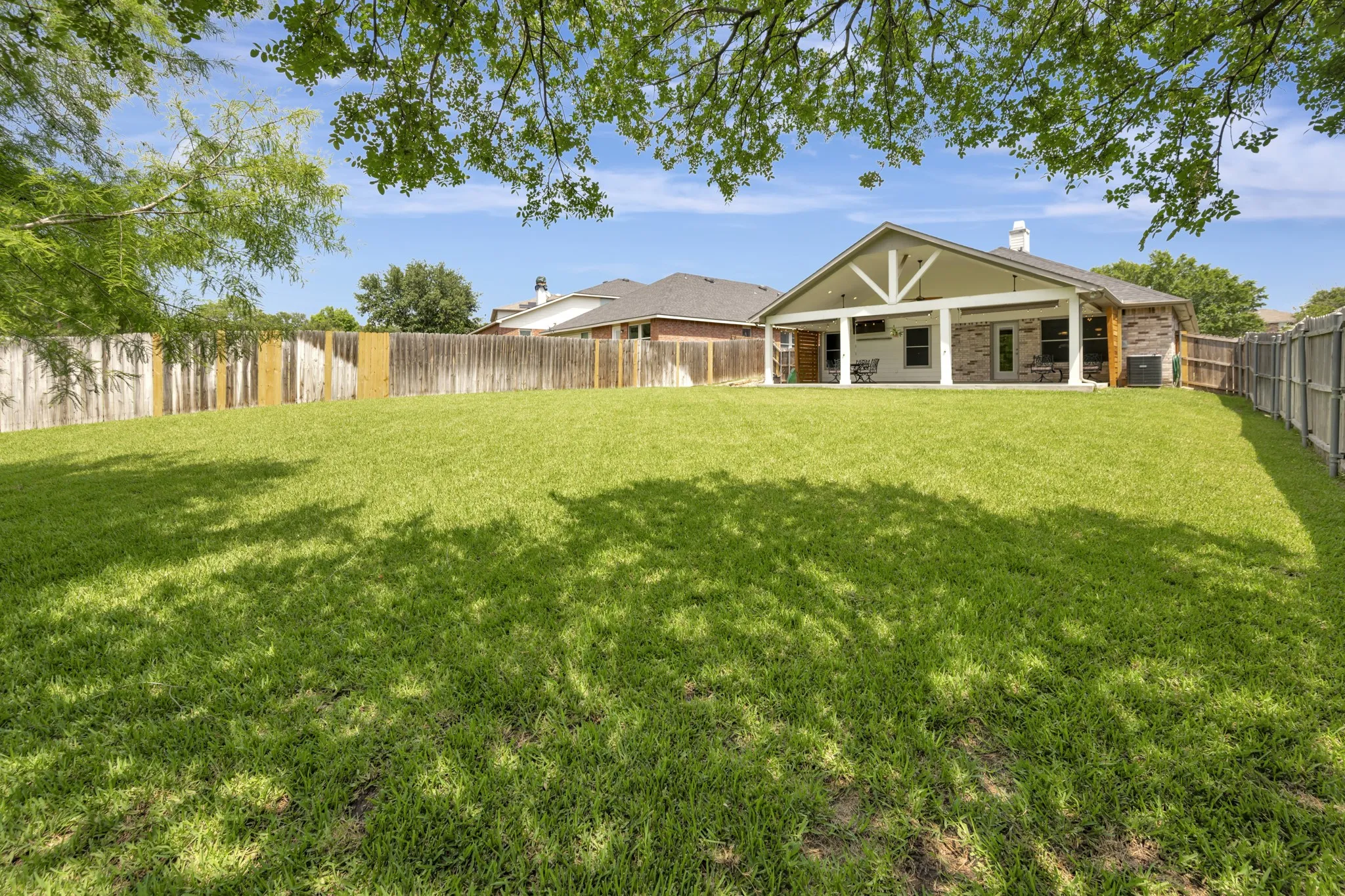 Single Family Residence For Sale in Denton County , 3209 Clydesdale Drive, Denton, Texas 76210, 3 Bedroom, 2 Bathroom, 2 Garage spaces, 1,653 Sqft, built in 2007, mls#21283269, Real Estate Agent in Denton, Homes For Sale in Denton county, Homes For Sale in Denton, Realtor in Denton Texas, Real Estate Brokerage Independent Realty Texas, Luminita Cordes Realtor