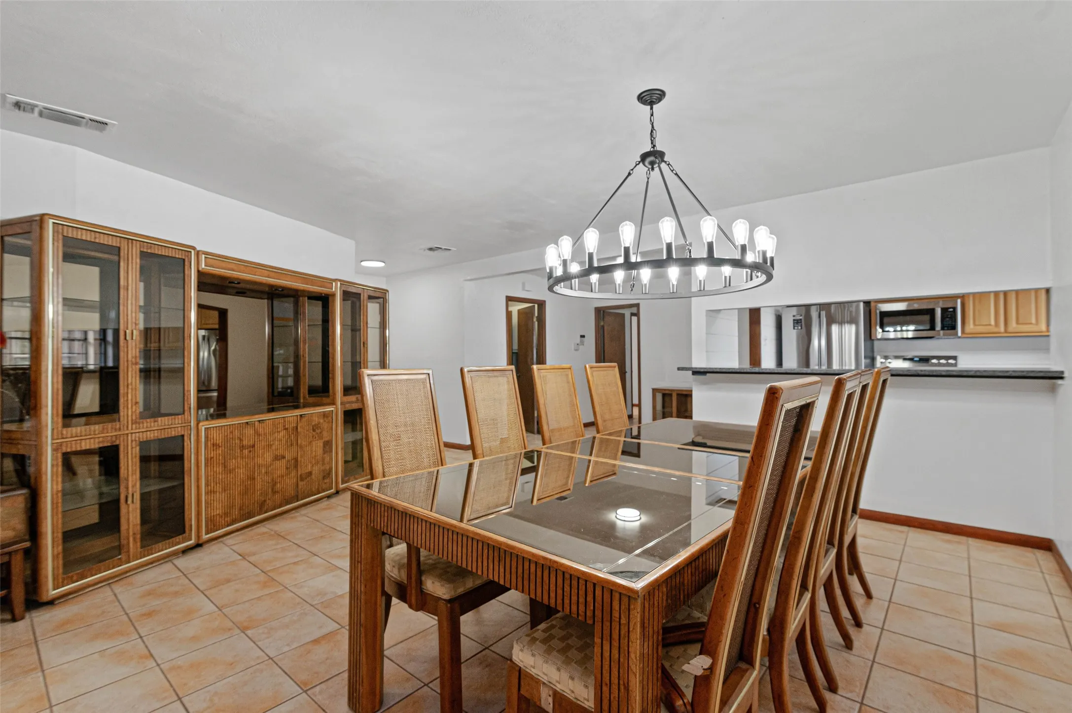 Single Family Residence For Sale in Montague County , 181 Cortez Drive, Nocona, Texas 76255, 3 Bedroom, 2 Bathroom, Garage spaces, 2,741 Sqft, built in 1980, mls#21285754, Real Estate Agent in Nocona, Homes For Sale in Montague county, Homes For Sale in Nocona, Realtor in Nocona Texas, Real Estate Brokerage Independent Realty Texas, Luminita Cordes Realtor