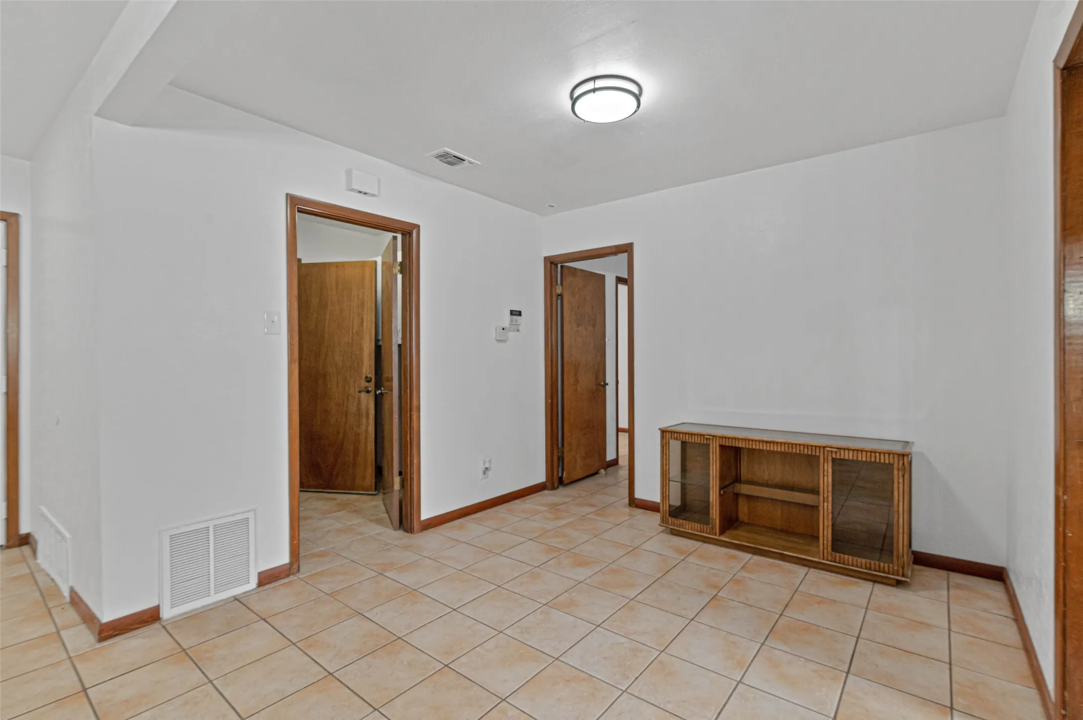 Single Family Residence For Sale in Montague County , 181 Cortez Drive, Nocona, Texas 76255, 3 Bedroom, 2 Bathroom, Garage spaces, 2,741 Sqft, built in 1980, mls#21285754, Real Estate Agent in Nocona, Homes For Sale in Montague county, Homes For Sale in Nocona, Realtor in Nocona Texas, Real Estate Brokerage Independent Realty Texas, Luminita Cordes Realtor