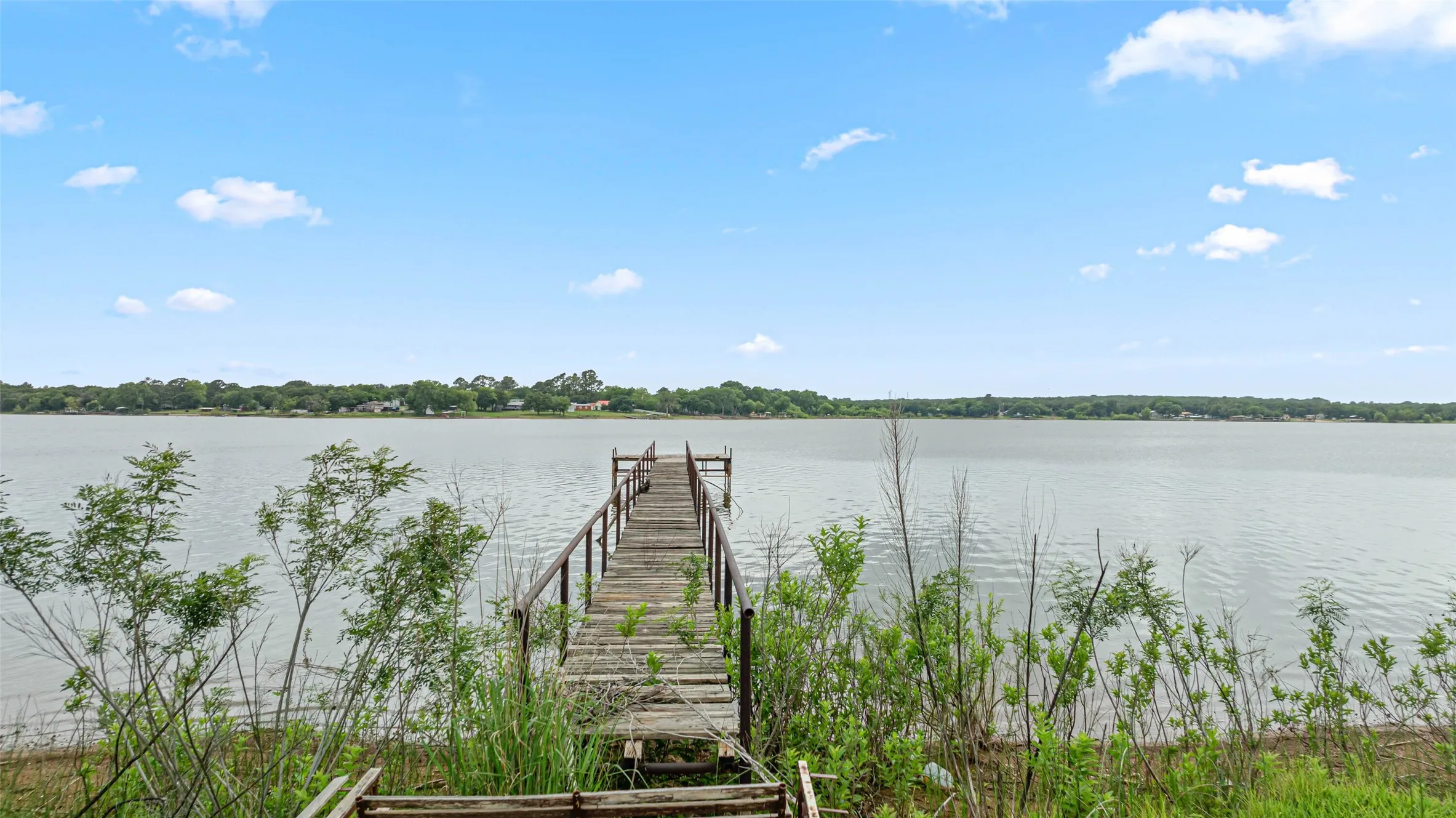 Single Family Residence For Sale in Montague County , 181 Cortez Drive, Nocona, Texas 76255, 3 Bedroom, 2 Bathroom, Garage spaces, 2,741 Sqft, built in 1980, mls#21285754, Real Estate Agent in Nocona, Homes For Sale in Montague county, Homes For Sale in Nocona, Realtor in Nocona Texas, Real Estate Brokerage Independent Realty Texas, Luminita Cordes Realtor