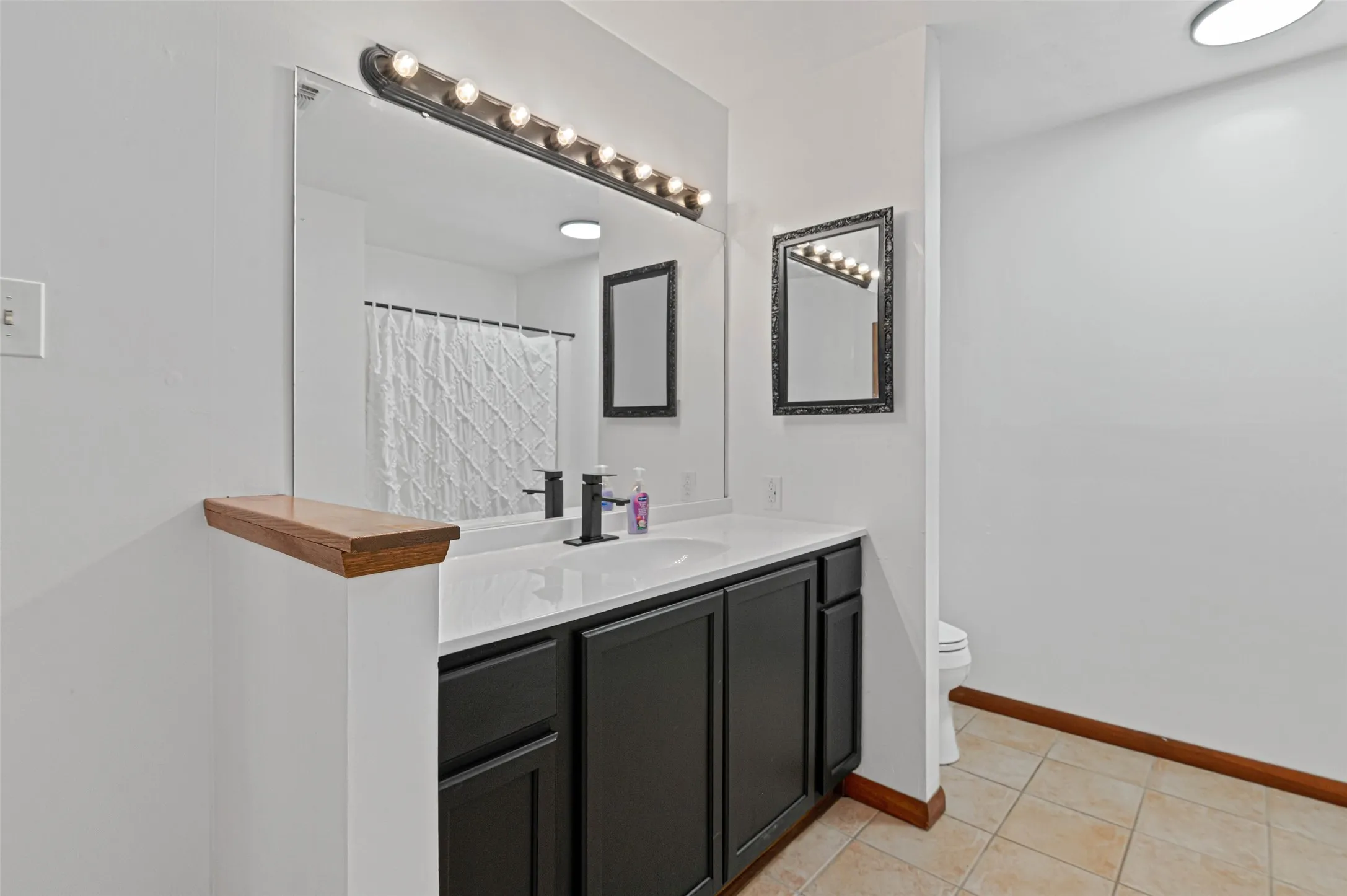 Single Family Residence For Sale in Montague County , 181 Cortez Drive, Nocona, Texas 76255, 3 Bedroom, 2 Bathroom, Garage spaces, 2,741 Sqft, built in 1980, mls#21285754, Real Estate Agent in Nocona, Homes For Sale in Montague county, Homes For Sale in Nocona, Realtor in Nocona Texas, Real Estate Brokerage Independent Realty Texas, Luminita Cordes Realtor