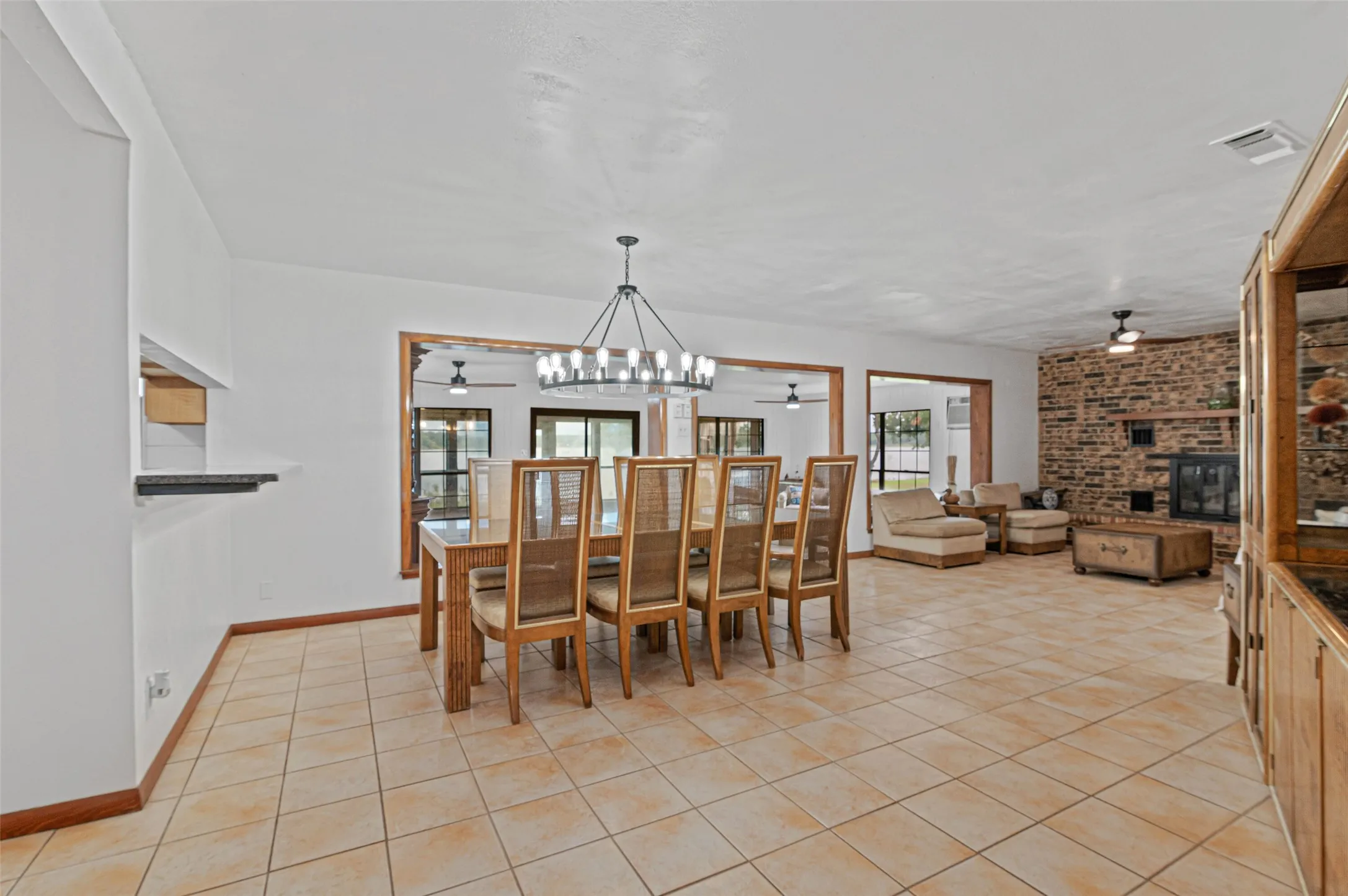 Single Family Residence For Sale in Montague County , 181 Cortez Drive, Nocona, Texas 76255, 3 Bedroom, 2 Bathroom, Garage spaces, 2,741 Sqft, built in 1980, mls#21285754, Real Estate Agent in Nocona, Homes For Sale in Montague county, Homes For Sale in Nocona, Realtor in Nocona Texas, Real Estate Brokerage Independent Realty Texas, Luminita Cordes Realtor