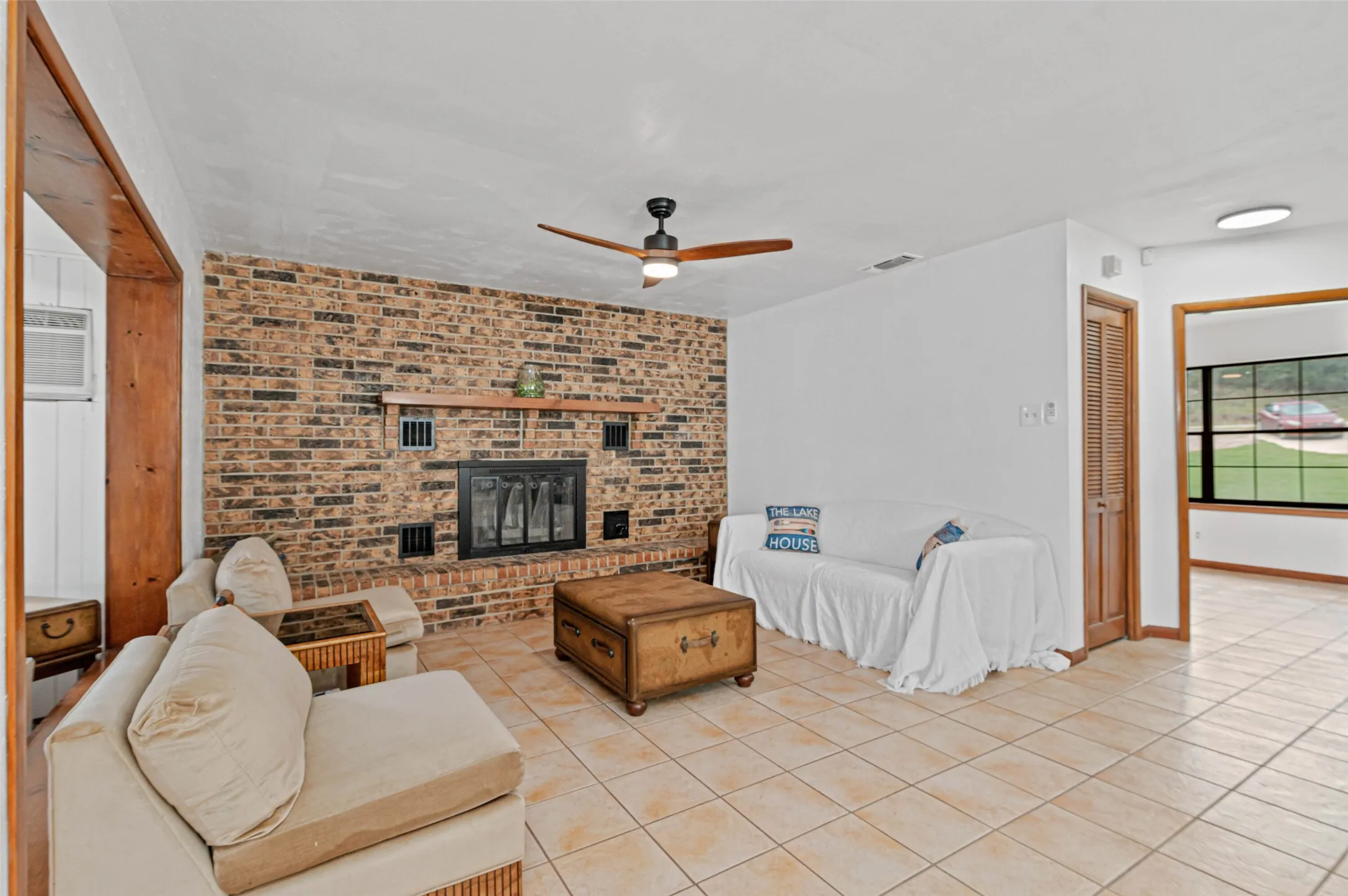 Single Family Residence For Sale in Montague County , 181 Cortez Drive, Nocona, Texas 76255, 3 Bedroom, 2 Bathroom, Garage spaces, 2,741 Sqft, built in 1980, mls#21285754, Real Estate Agent in Nocona, Homes For Sale in Montague county, Homes For Sale in Nocona, Realtor in Nocona Texas, Real Estate Brokerage Independent Realty Texas, Luminita Cordes Realtor