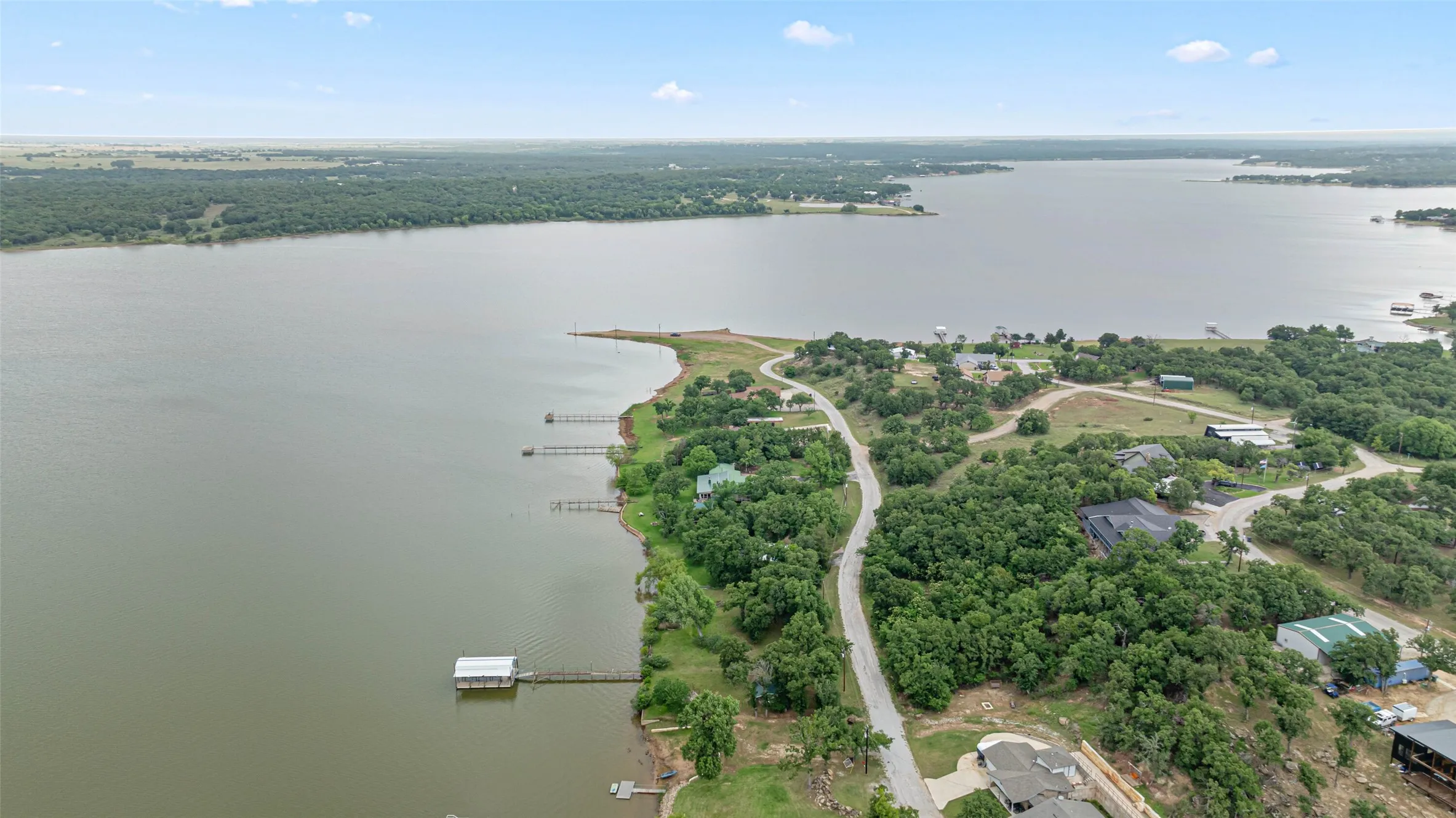 Single Family Residence For Sale in Montague County , 181 Cortez Drive, Nocona, Texas 76255, 3 Bedroom, 2 Bathroom, Garage spaces, 2,741 Sqft, built in 1980, mls#21285754, Real Estate Agent in Nocona, Homes For Sale in Montague county, Homes For Sale in Nocona, Realtor in Nocona Texas, Real Estate Brokerage Independent Realty Texas, Luminita Cordes Realtor