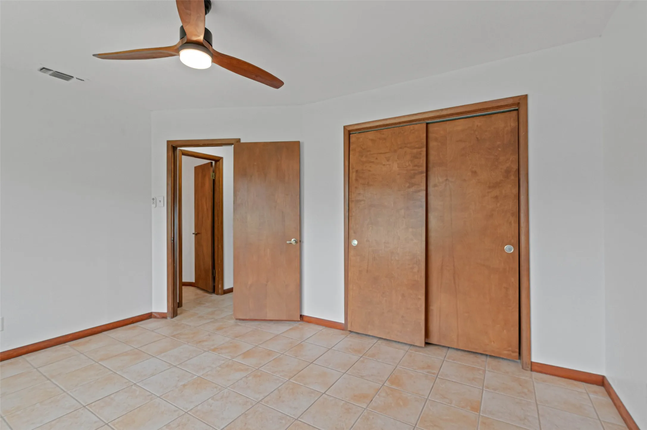 Single Family Residence For Sale in Montague County , 181 Cortez Drive, Nocona, Texas 76255, 3 Bedroom, 2 Bathroom, Garage spaces, 2,741 Sqft, built in 1980, mls#21285754, Real Estate Agent in Nocona, Homes For Sale in Montague county, Homes For Sale in Nocona, Realtor in Nocona Texas, Real Estate Brokerage Independent Realty Texas, Luminita Cordes Realtor