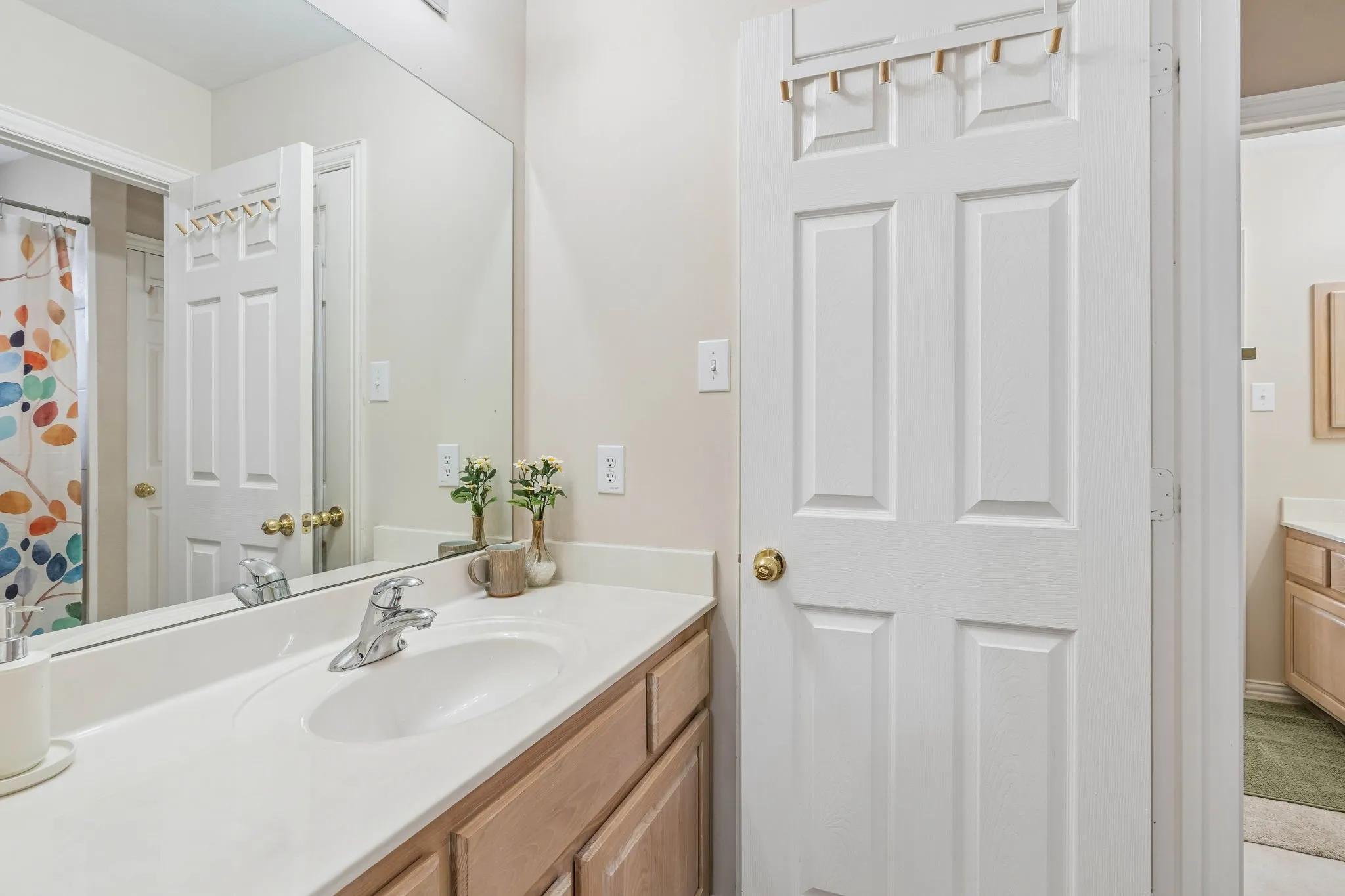 Single Family Residence For Sale in Denton County , 1649 Mcgee Lane, Carrollton, Texas 75010, 5 Bedroom, 4 Bathroom, 3 Garage spaces, 4,128 Sqft, built in 2000, mls#21283020, Real Estate Agent in Carrollton, Homes For Sale in Denton county, Homes For Sale in Carrollton, Realtor in Carrollton Texas, Real Estate Brokerage Independent Realty Texas, Luminita Cordes Realtor