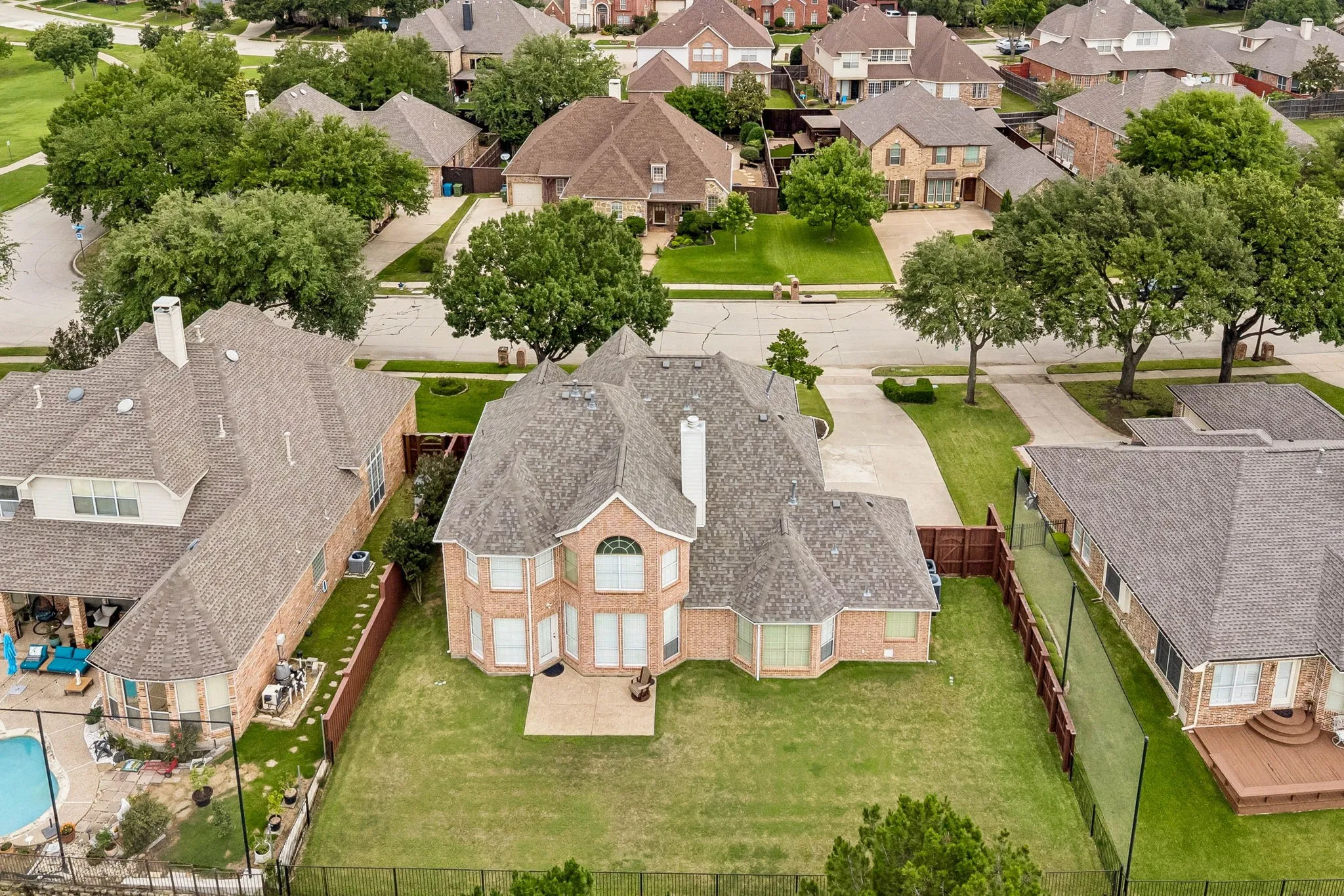 Single Family Residence For Sale in Denton County , 1649 Mcgee Lane, Carrollton, Texas 75010, 5 Bedroom, 4 Bathroom, 3 Garage spaces, 4,128 Sqft, built in 2000, mls#21283020, Real Estate Agent in Carrollton, Homes For Sale in Denton county, Homes For Sale in Carrollton, Realtor in Carrollton Texas, Real Estate Brokerage Independent Realty Texas, Luminita Cordes Realtor