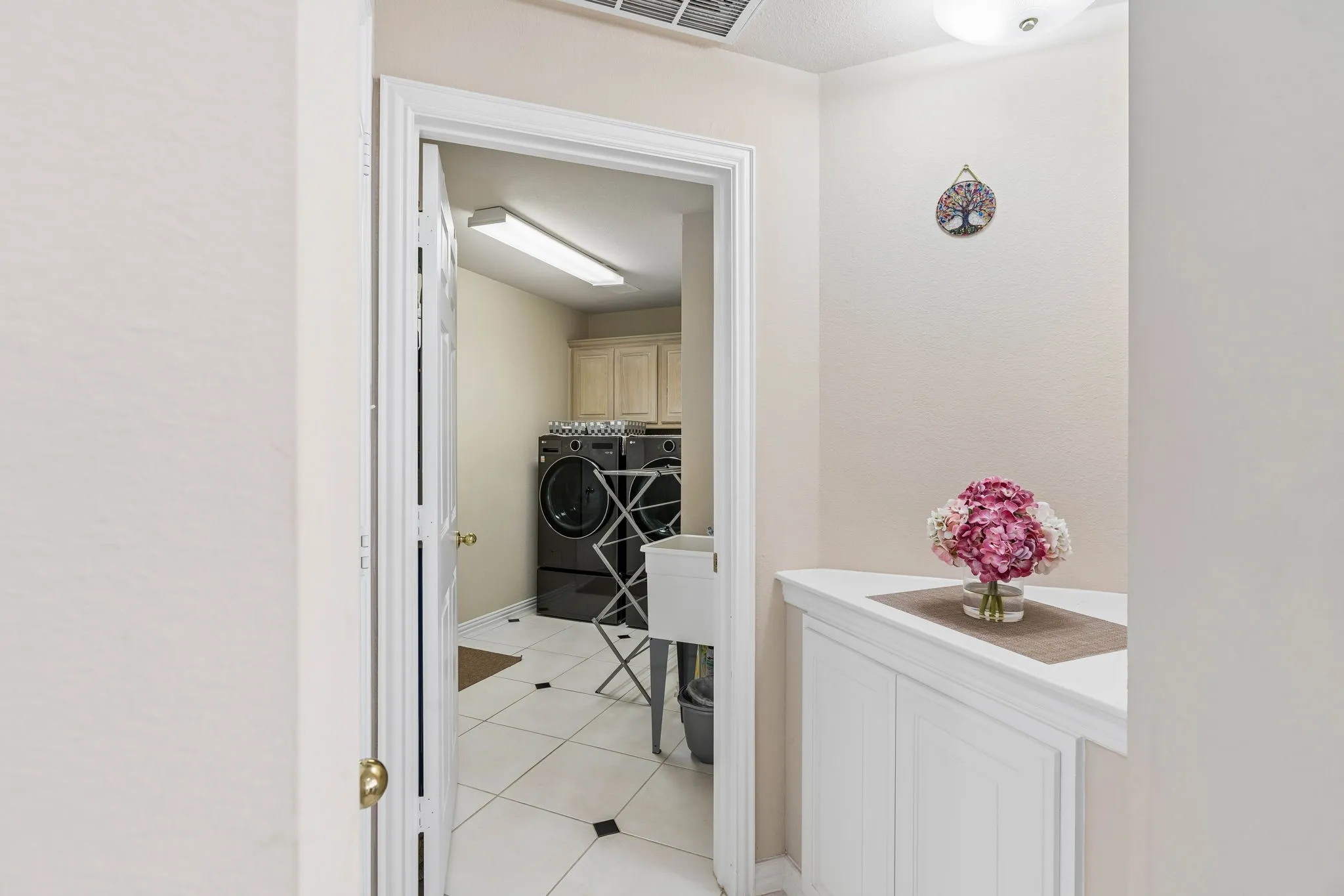Single Family Residence For Sale in Denton County , 1649 Mcgee Lane, Carrollton, Texas 75010, 5 Bedroom, 4 Bathroom, 3 Garage spaces, 4,128 Sqft, built in 2000, mls#21283020, Real Estate Agent in Carrollton, Homes For Sale in Denton county, Homes For Sale in Carrollton, Realtor in Carrollton Texas, Real Estate Brokerage Independent Realty Texas, Luminita Cordes Realtor
