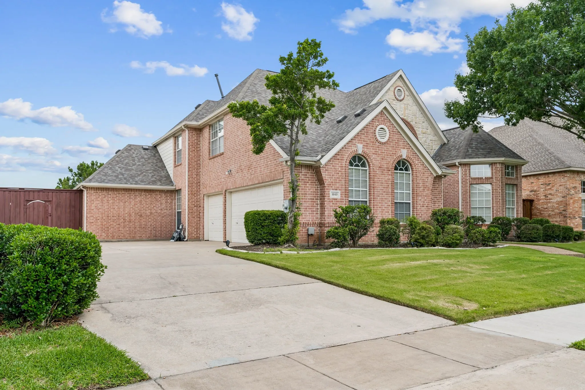 Single Family Residence For Sale in Denton County , 1649 Mcgee Lane, Carrollton, Texas 75010, 5 Bedroom, 4 Bathroom, 3 Garage spaces, 4,128 Sqft, built in 2000, mls#21283020, Real Estate Agent in Carrollton, Homes For Sale in Denton county, Homes For Sale in Carrollton, Realtor in Carrollton Texas, Real Estate Brokerage Independent Realty Texas, Luminita Cordes Realtor